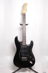 Изображение Fender Stratocaster made in Mexico 2005,Электрогитара, бу, sn: MZ5120625, черный, черный пикгард