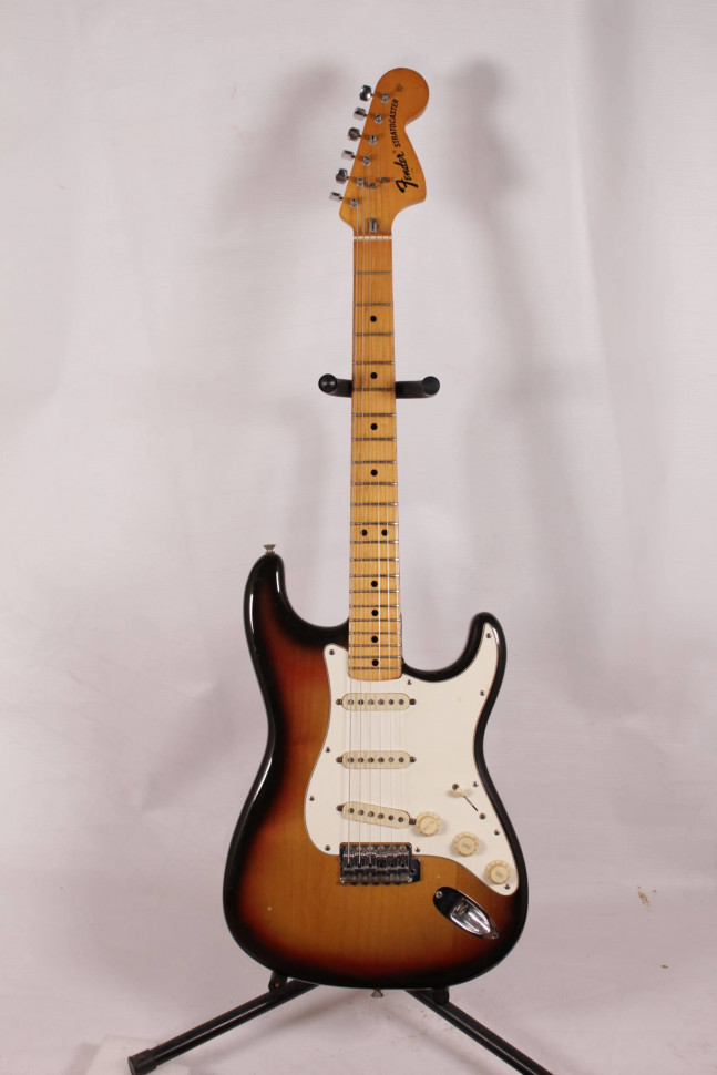 Изображение Fender Stratocaster USA 1974 Электрогитара б/у, s/n 553552, SSS, Sunburst, белый пикгард + кейс
