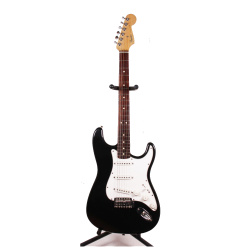 Изображение Fender Stratocaster Japan 1986 Электрогитара б/у, s/n C036529 (647), SSS, темно-синий, белый пикгард