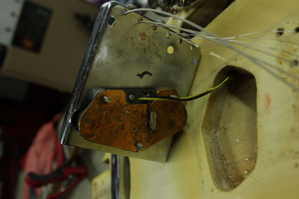 Изображение Fender Telecaster USA 1973 Электрогитара б/у, s/n 409909, SS, Кремовый, белый пикгард + Кейс