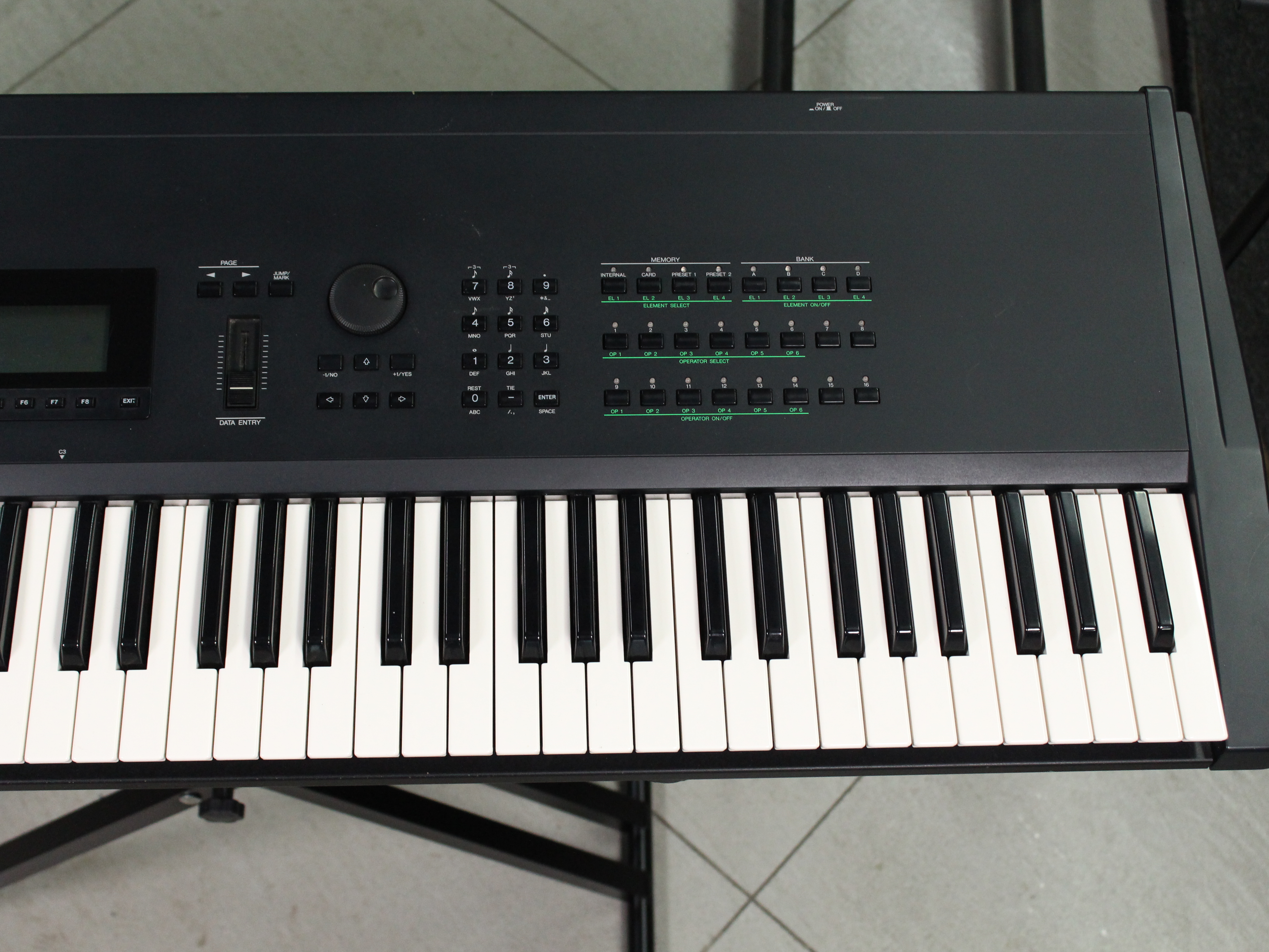 Изображение YAMAHA SY99 синтезатор Б/У, 76 клавиши, механическая клавиатура, питание 100В !!!