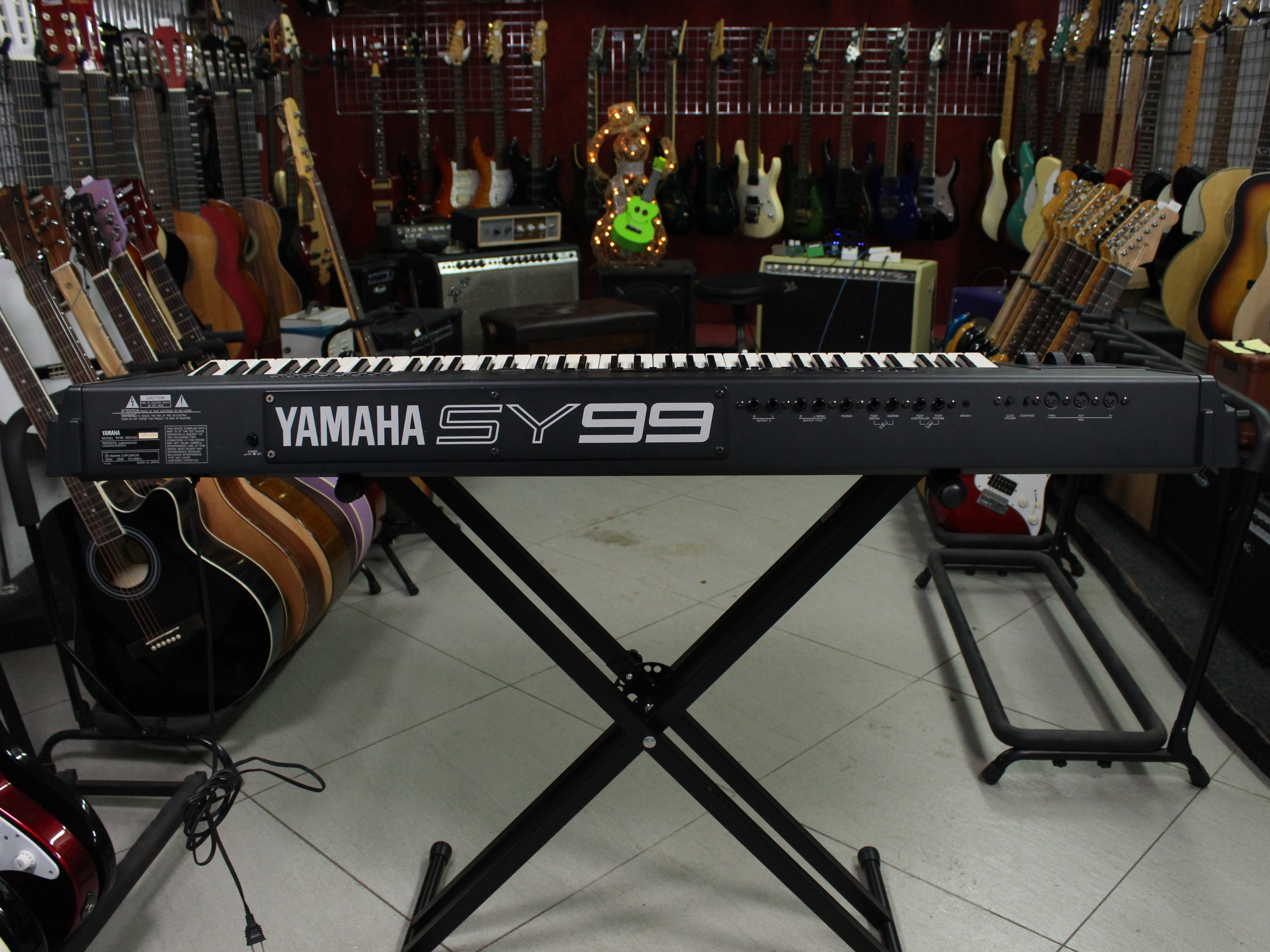 Изображение YAMAHA SY99 синтезатор Б/У, 76 клавиши, механическая клавиатура, питание 100В !!!