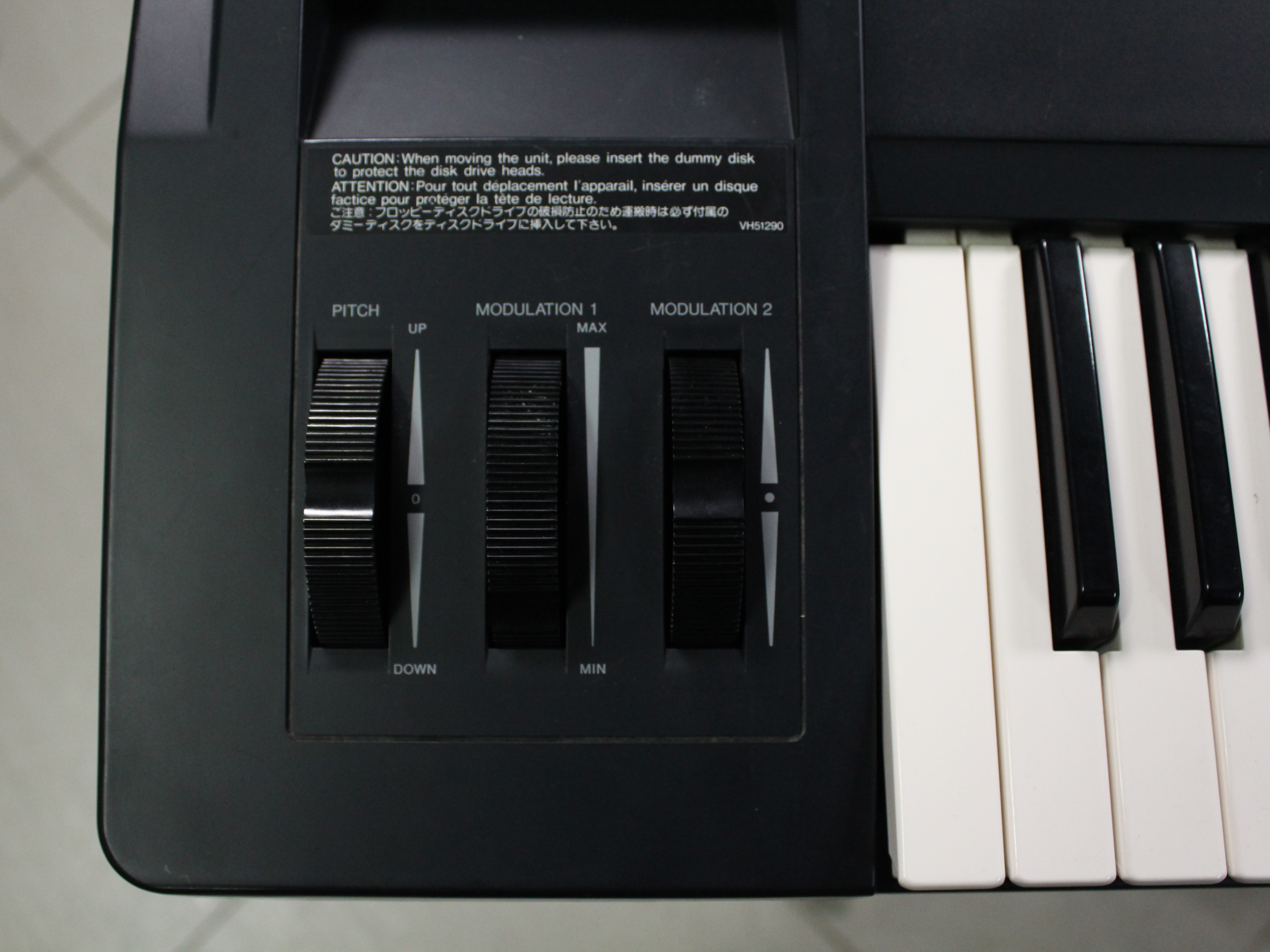 Изображение YAMAHA SY99 синтезатор Б/У, 76 клавиши, механическая клавиатура, питание 100В !!!