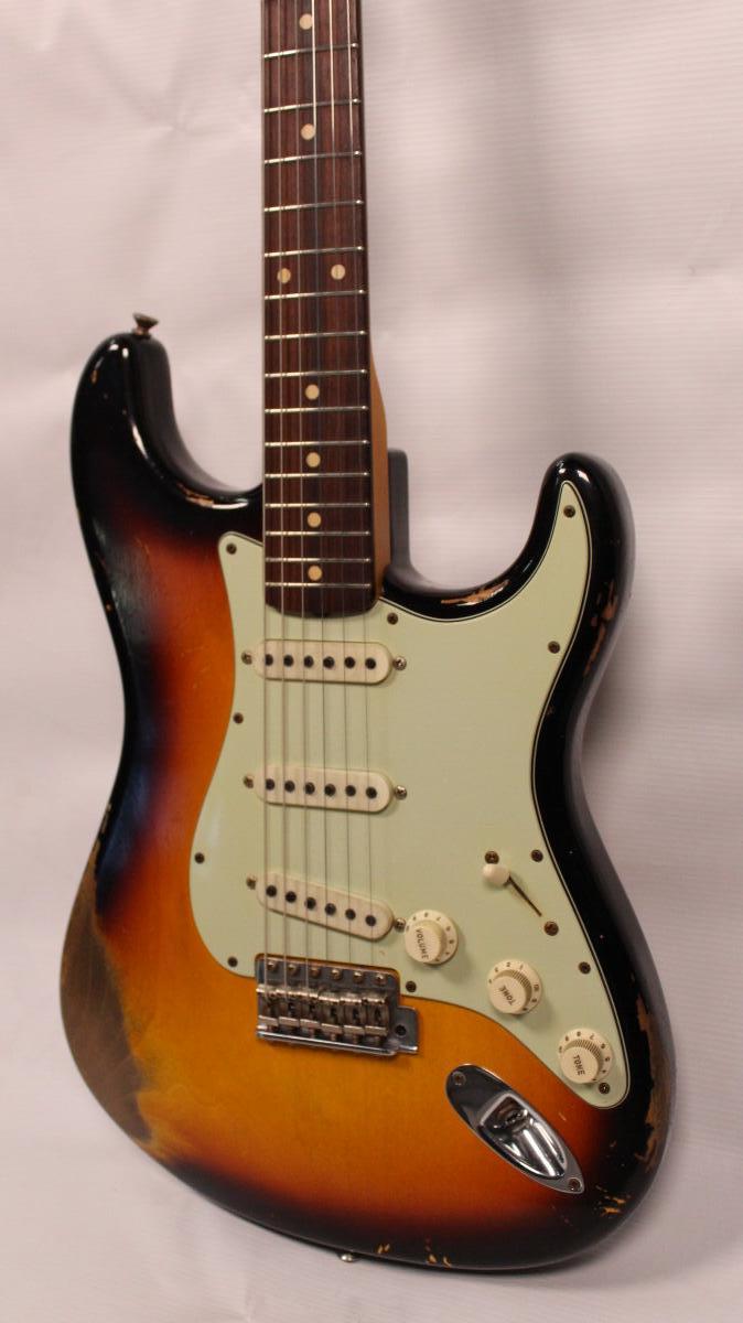 Изображение FENDER Custom Shop Masterbuilt Dale Wilson Stratocaster Relic, s\n: CZ525358, Sunburst