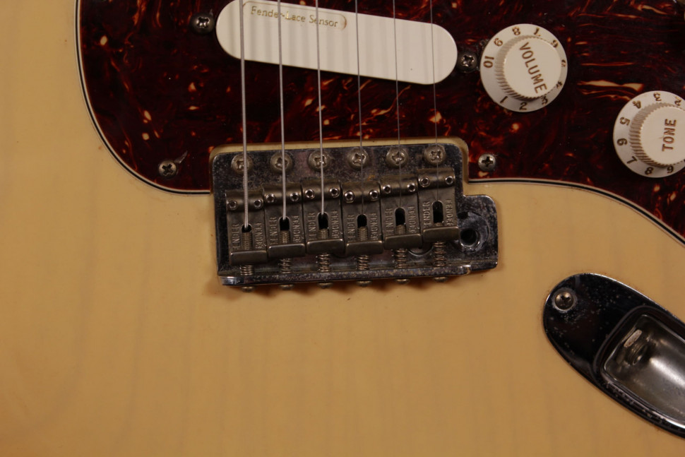 Fender Stratocaster USA Buddy Guy Signature 2006, s/n SZ6000640, SSS, натуральный Изображение Fender Stratocaster USA Buddy Guy Signature 2006, s/n SZ6000640, SSS, натуральный