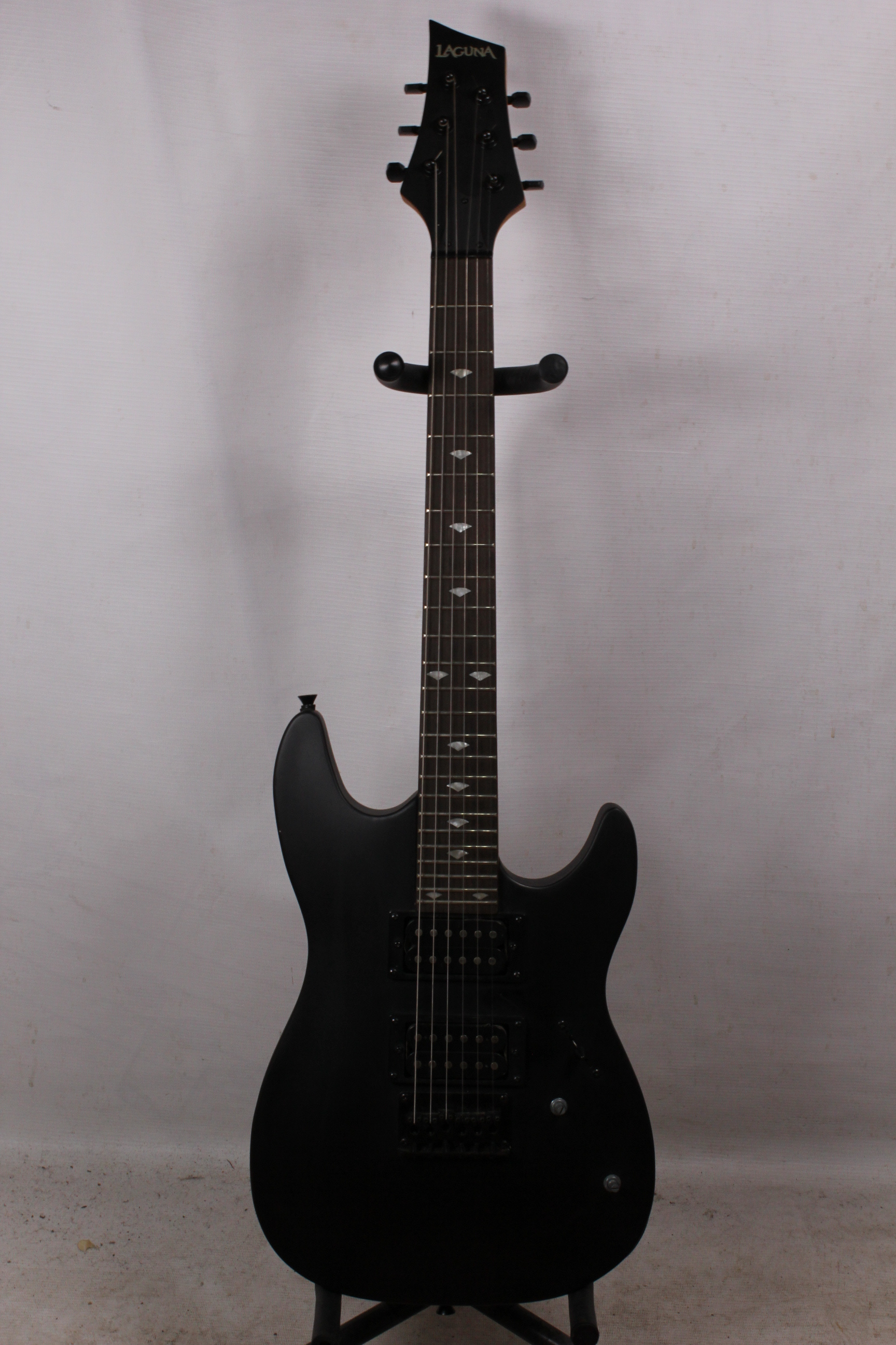 Изображение Laguna Электрогитара б/у, HH, Черный матовый, уменьшенный корпус