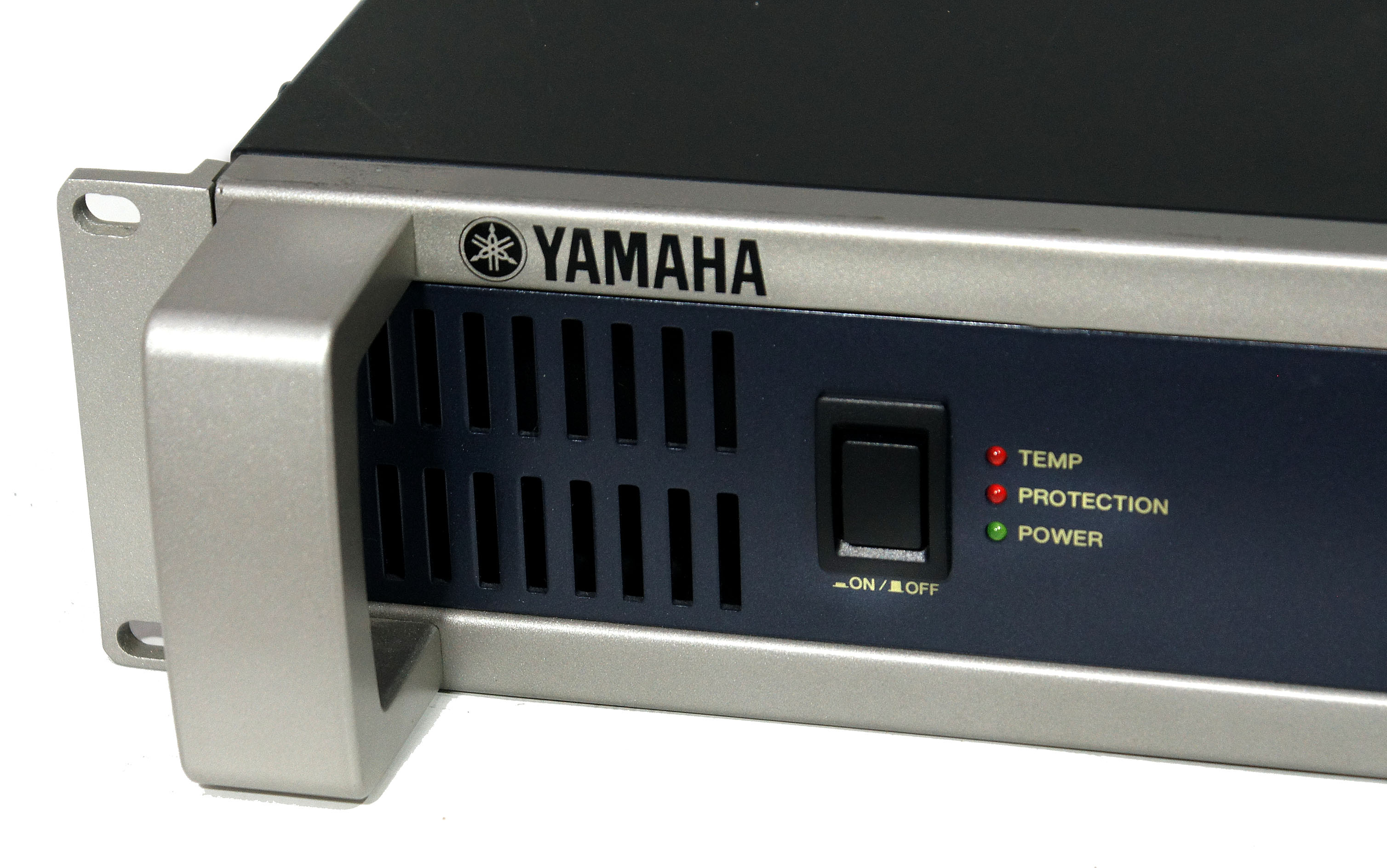 Изображение YAMAHA P-2500S Усилитель мощности 2х250Вт/8Ом