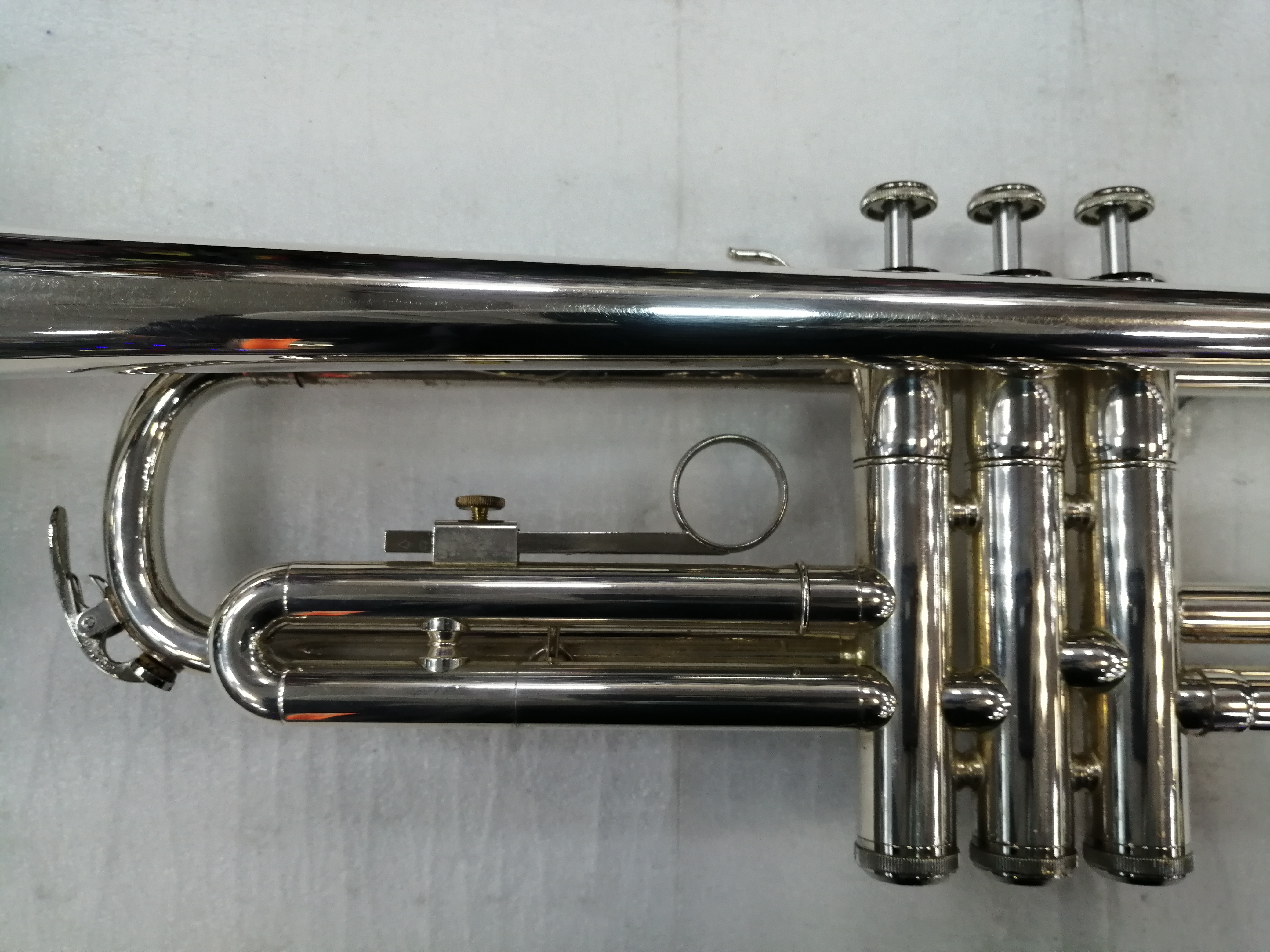 YAMAHA YTR-1320S Труба Б/У, s/n 301009, серебро, + кейс + МУНДШТУК Изображение YAMAHA YTR-1320S Труба Б/У, s/n 301009, серебро, + кейс + МУНДШТУК