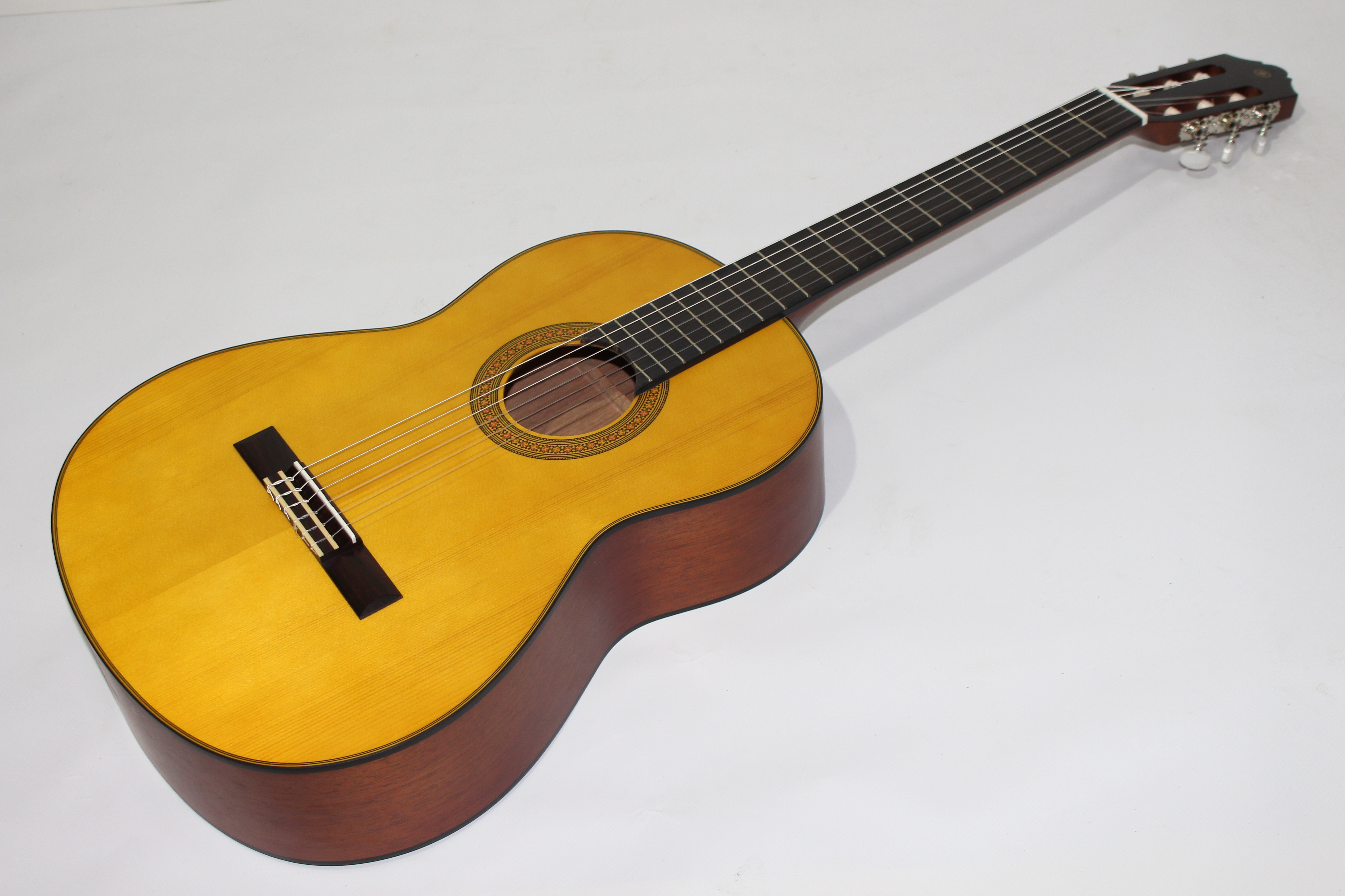 Изображение YAMAHA CG122MS классическая гитара