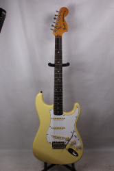 Изображение Fender Stratocaster ST-72 Japan 1984 Электрогитара б/у, SSS, винтажный кремовый, накладка