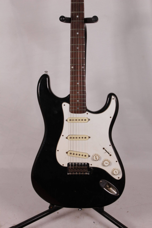 Изображение Gallan Stratocaster Электрогитара Б/У, черный, белый пикгард, SSS, сделан в Японии