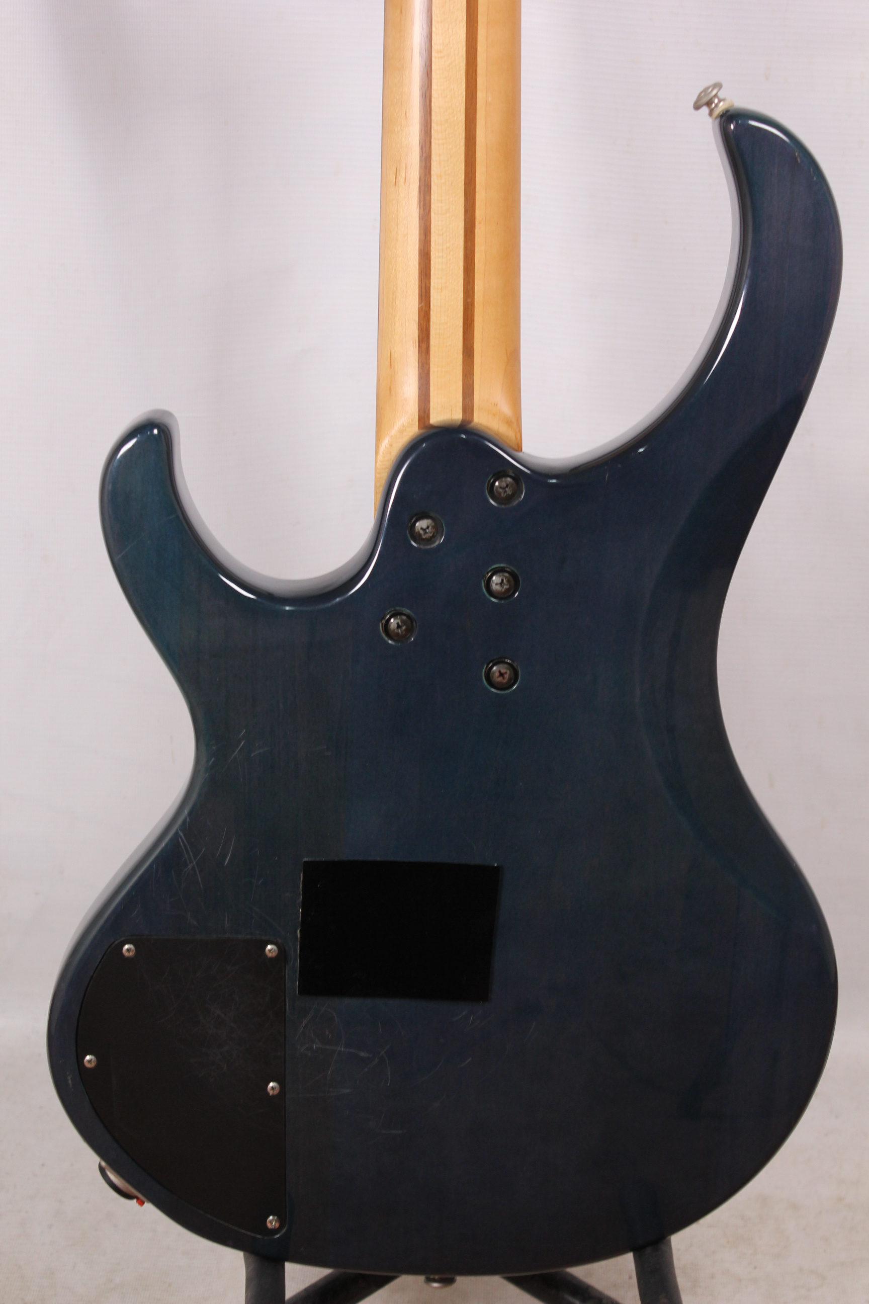Изображение Ibanez BTB Korea Бас-гитара б/у, s/n W620037, HH, темно-синий, волнистый клен