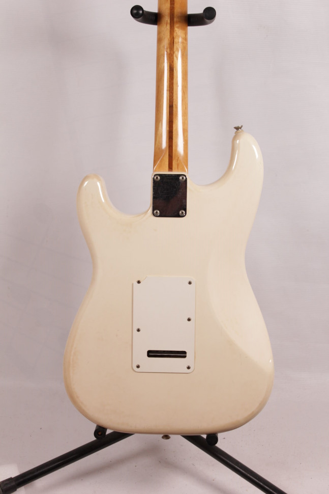Fender Stratocaster Squier Series Mexico 1995 Электрогитара б/у, s/n MN540267 (552), SSS, белый Изображение Fender Stratocaster Squier Series Mexico 1995 Электрогитара б/у, s/n MN540267 (552), SSS, белый