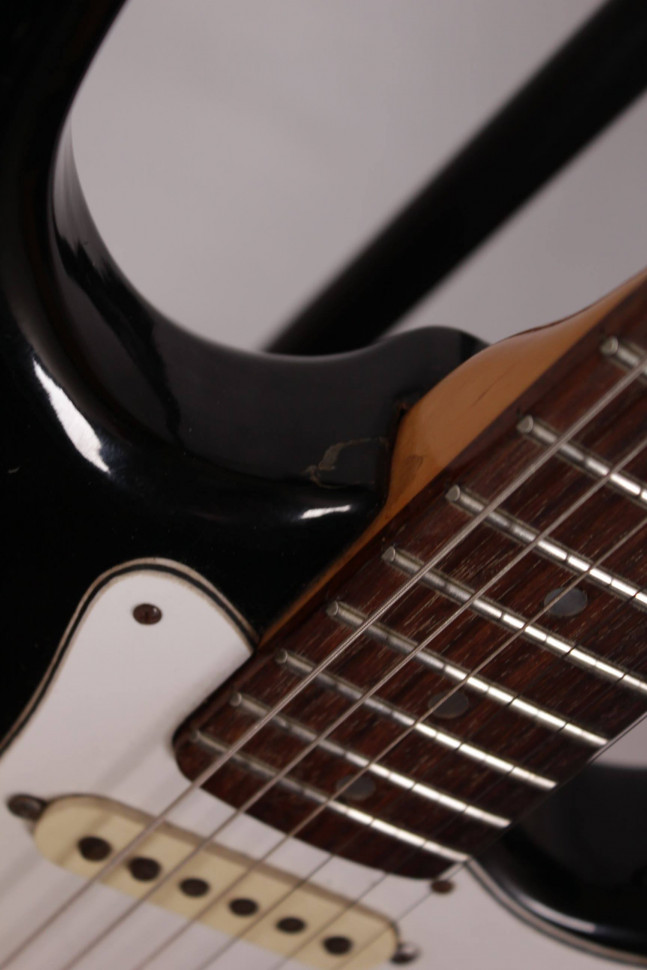 Изображение Gallan Stratocaster Электрогитара Б/У, черный, белый пикгард, SSS, сделан в Японии