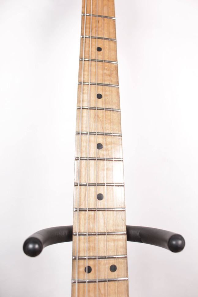 Изображение FENDER TELECASTER Электрогитара Б/У, sn: N4943730, черный, белый пикгард, кленовая накладка