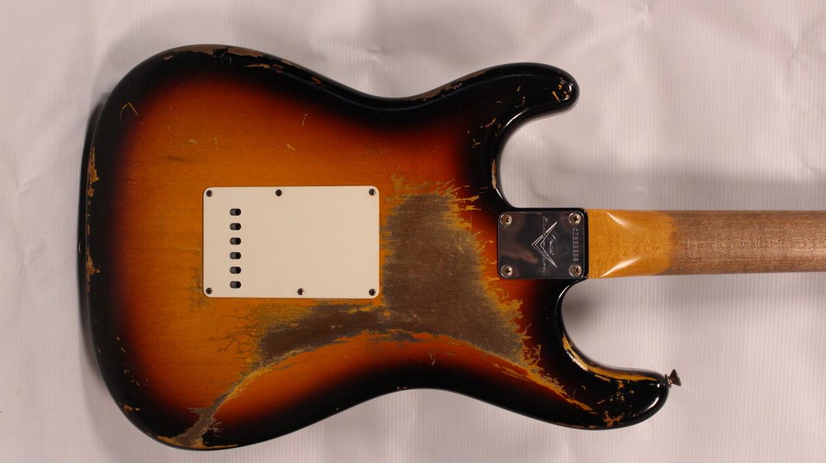 Изображение FENDER Custom Shop Masterbuilt Dale Wilson Stratocaster Relic, s\n: CZ525358, Sunburst