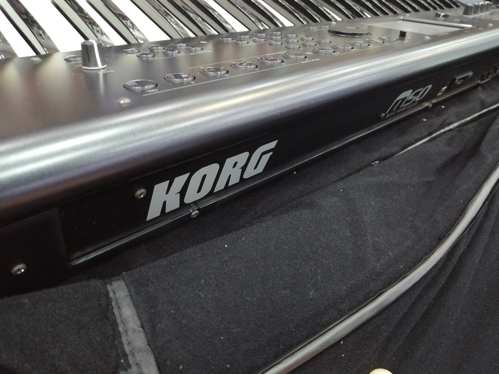 KORG M50-61 Рабочая станция б/у + чехол, диск, блок питания Изображение KORG M50-61 Рабочая станция б/у + чехол, диск, блок питания