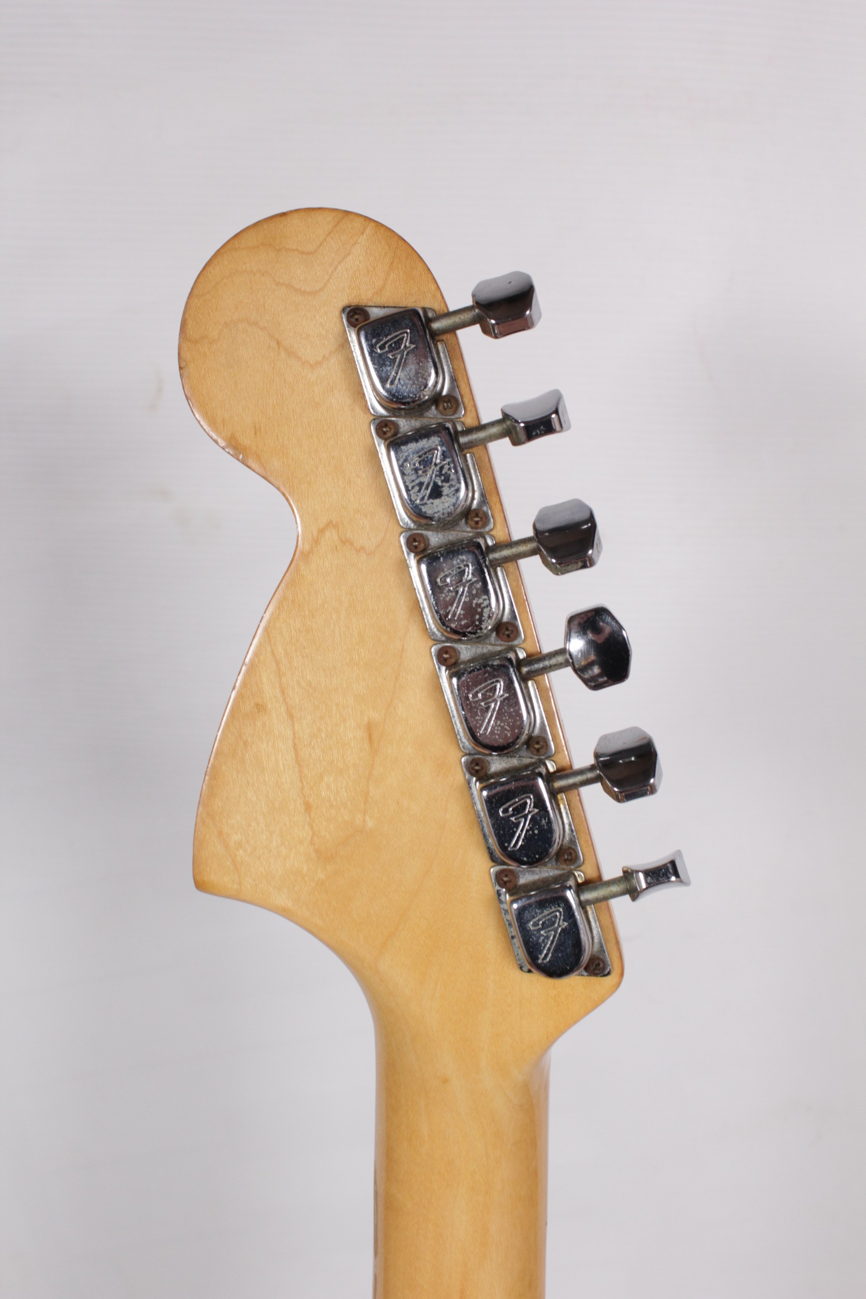 Изображение FENDER MUSTANG Электрогитара Б/У, sn: S91819365, натуральный, хромированная фурнитура, черный пикгар