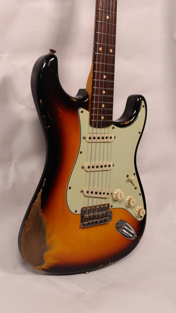 Изображение FENDER Custom Shop Masterbuilt Dale Wilson Stratocaster Relic, s\n: CZ525358, Sunburst