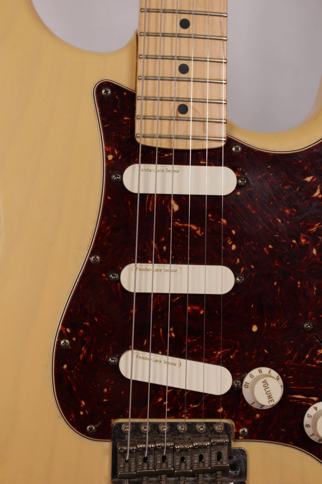 Fender Stratocaster USA Buddy Guy Signature 2006, s/n SZ6000640, SSS, натуральный Изображение Fender Stratocaster USA Buddy Guy Signature 2006, s/n SZ6000640, SSS, натуральный
