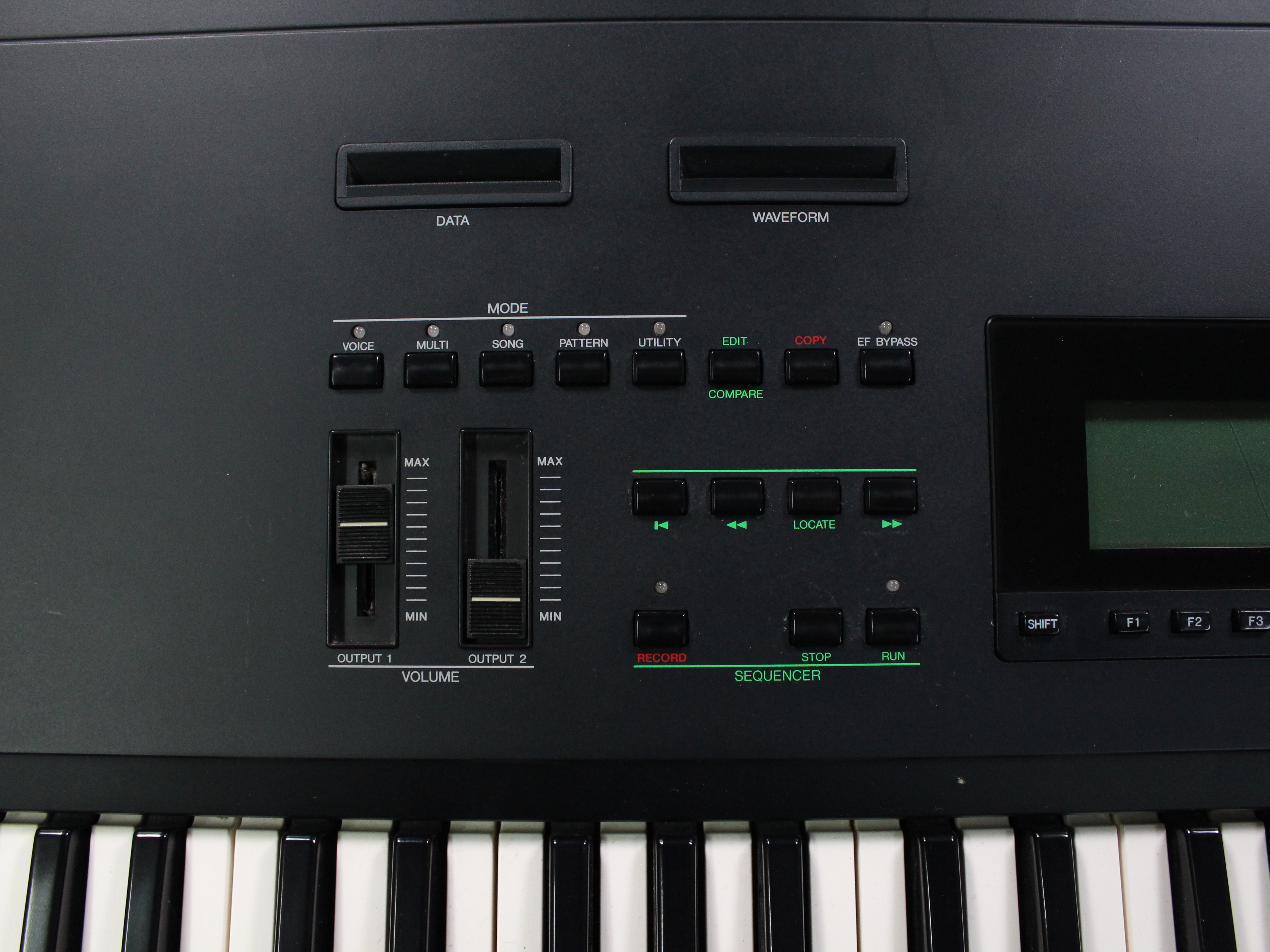 Изображение YAMAHA SY99 синтезатор Б/У, 76 клавиши, механическая клавиатура, питание 100В !!!