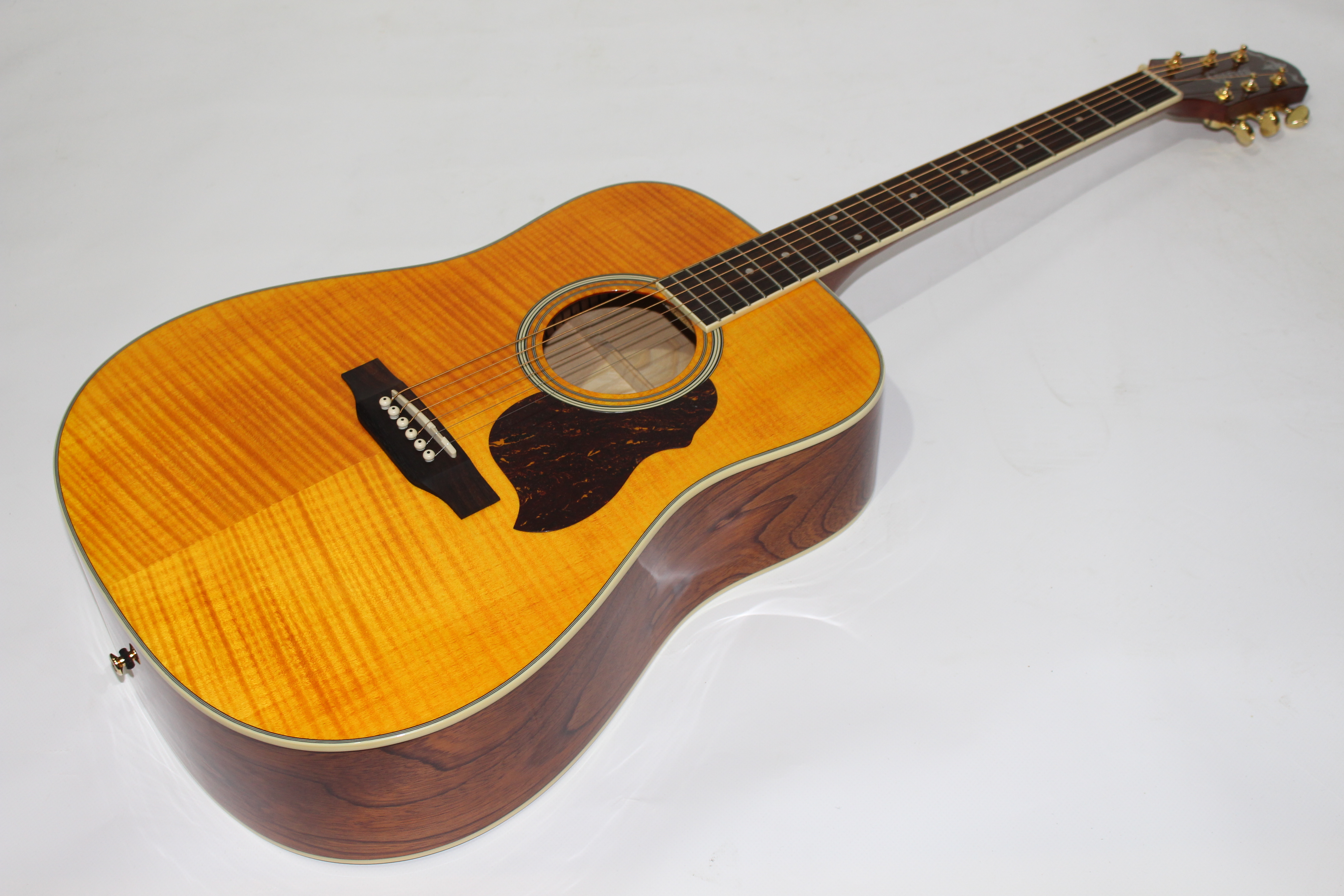 Изображение CRAFTER MD60/AM Акустическая гитара, красно-желтая