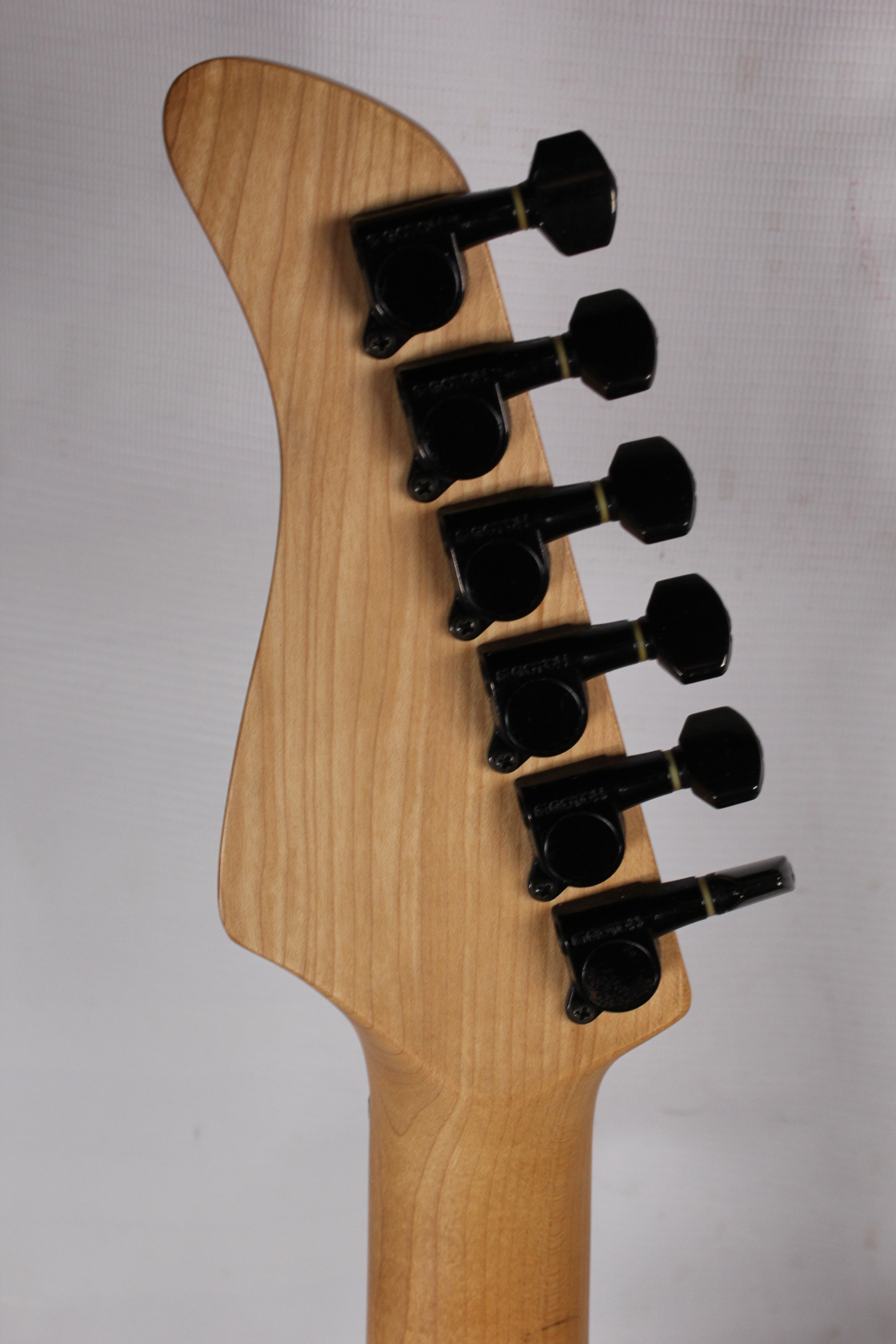 Изображение Fernandes FGZ-400 Superstrat Электрогитара б/у, HSS, зеленый Sunburst, черная фурнитура, колки Gotoh