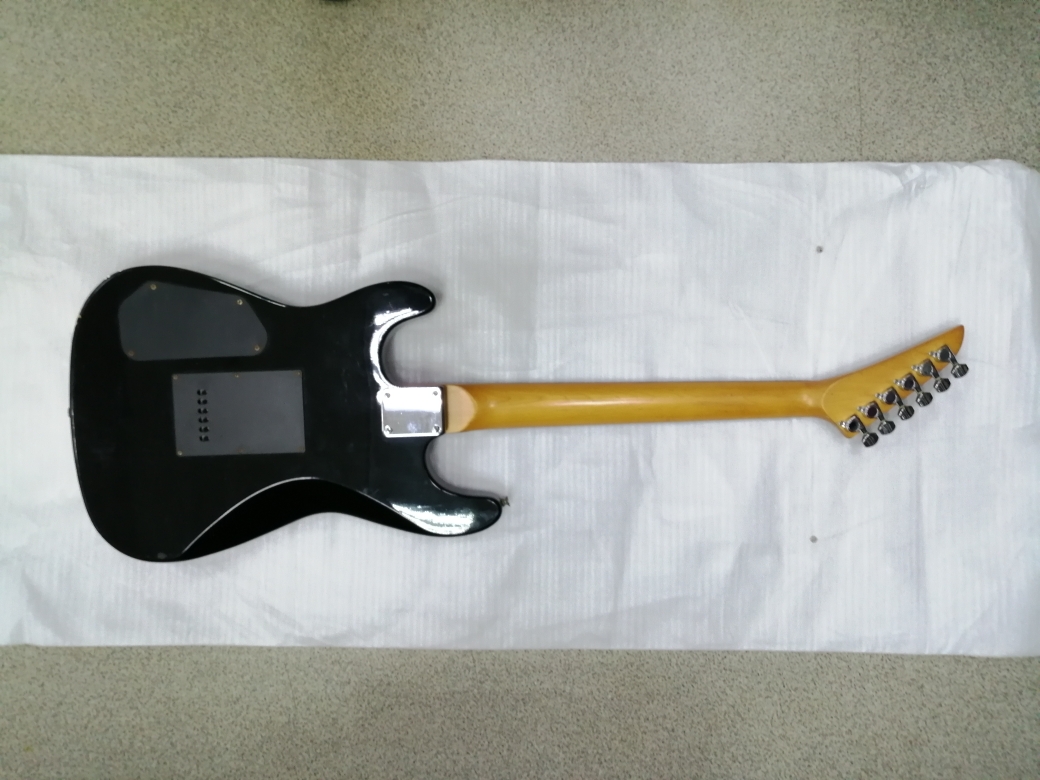 Изображение Mad Axe SSH сделано в Корее санберст 