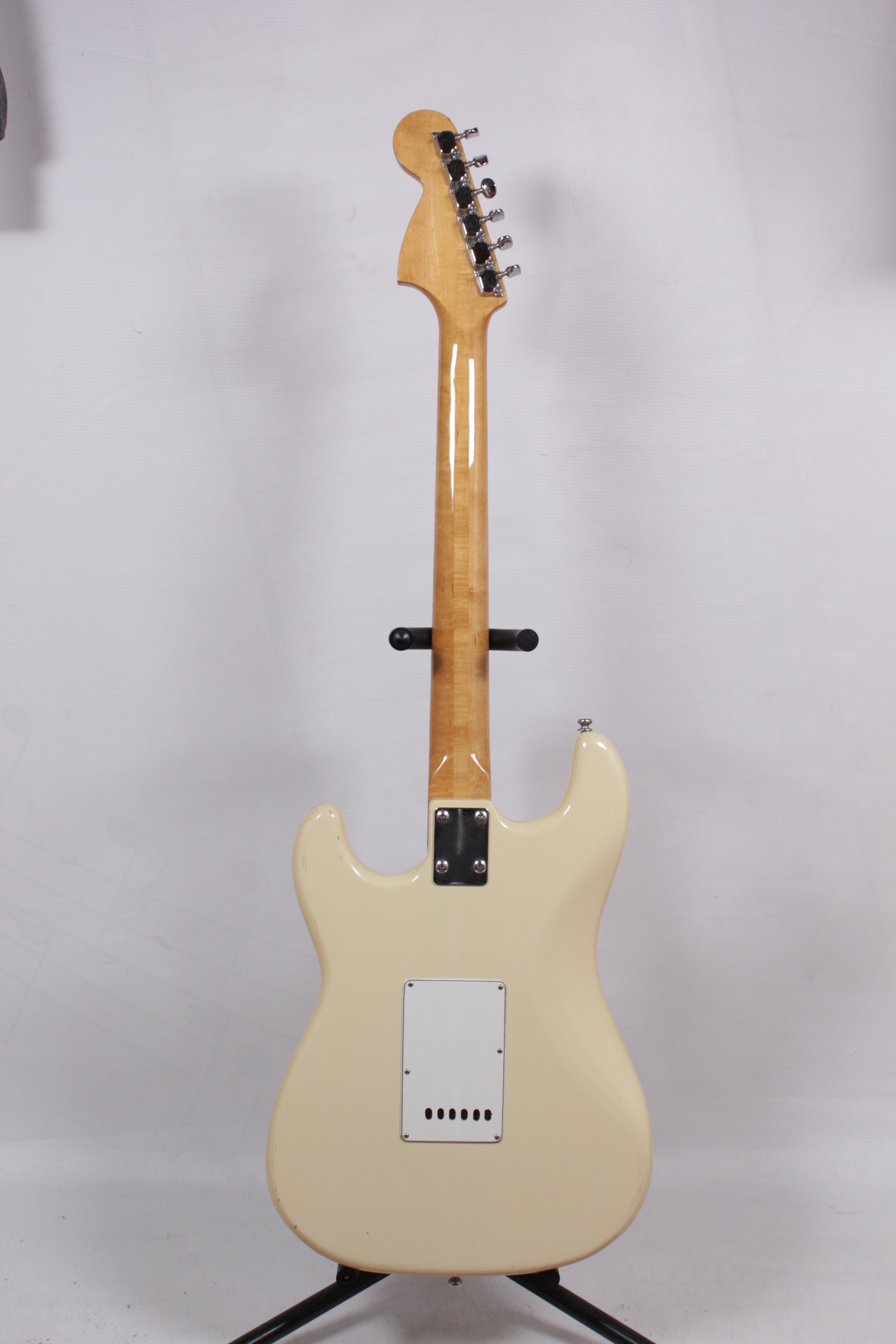 Frigia Custom Body Stratocaster Электрогитара Б/У, бежевый, белый пикгард Изображение Frigia Custom Body Stratocaster Электрогитара Б/У, бежевый, белый пикгард