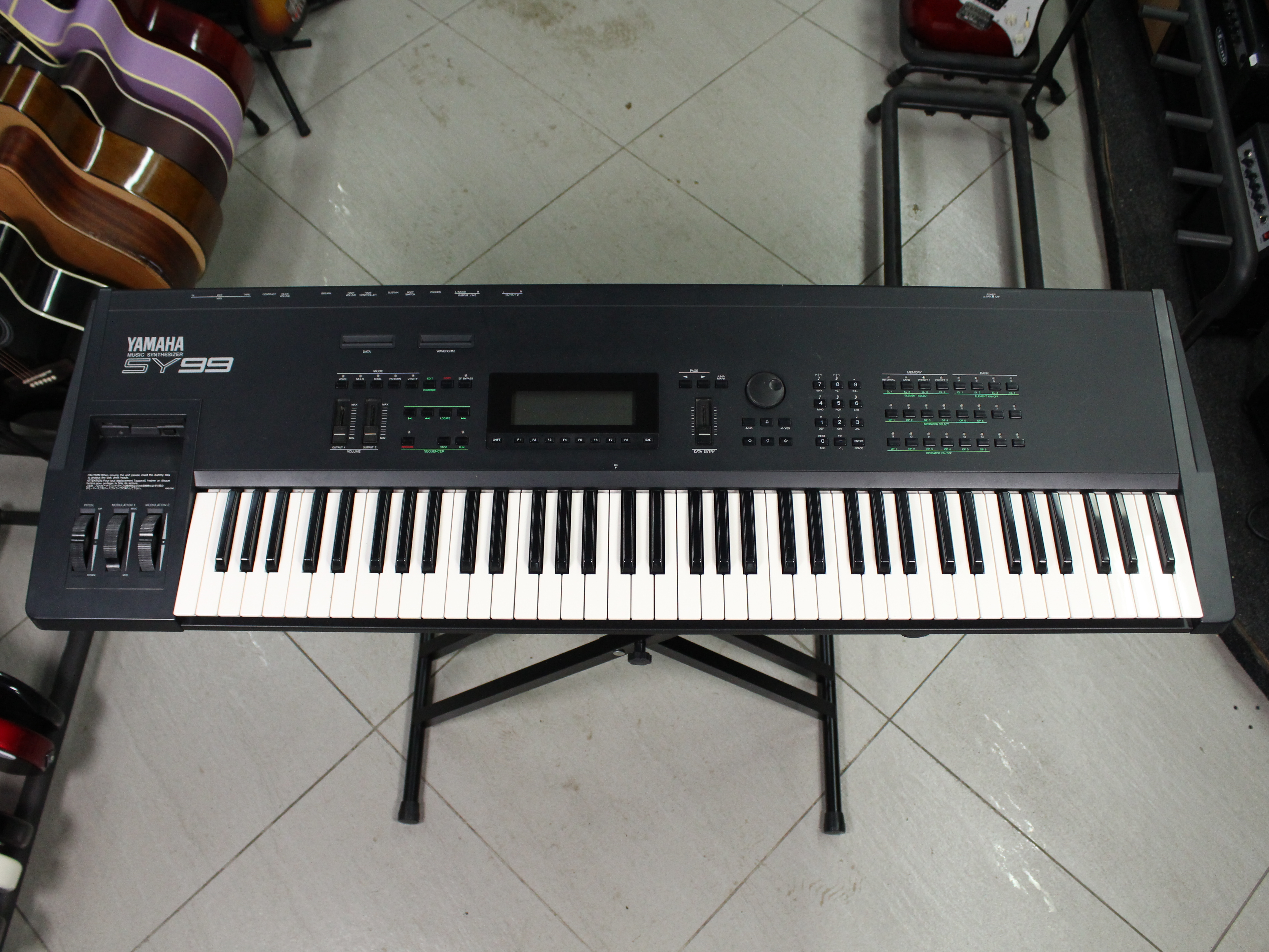 Изображение YAMAHA SY99 синтезатор Б/У, 76 клавиши, механическая клавиатура, питание 100В !!!
