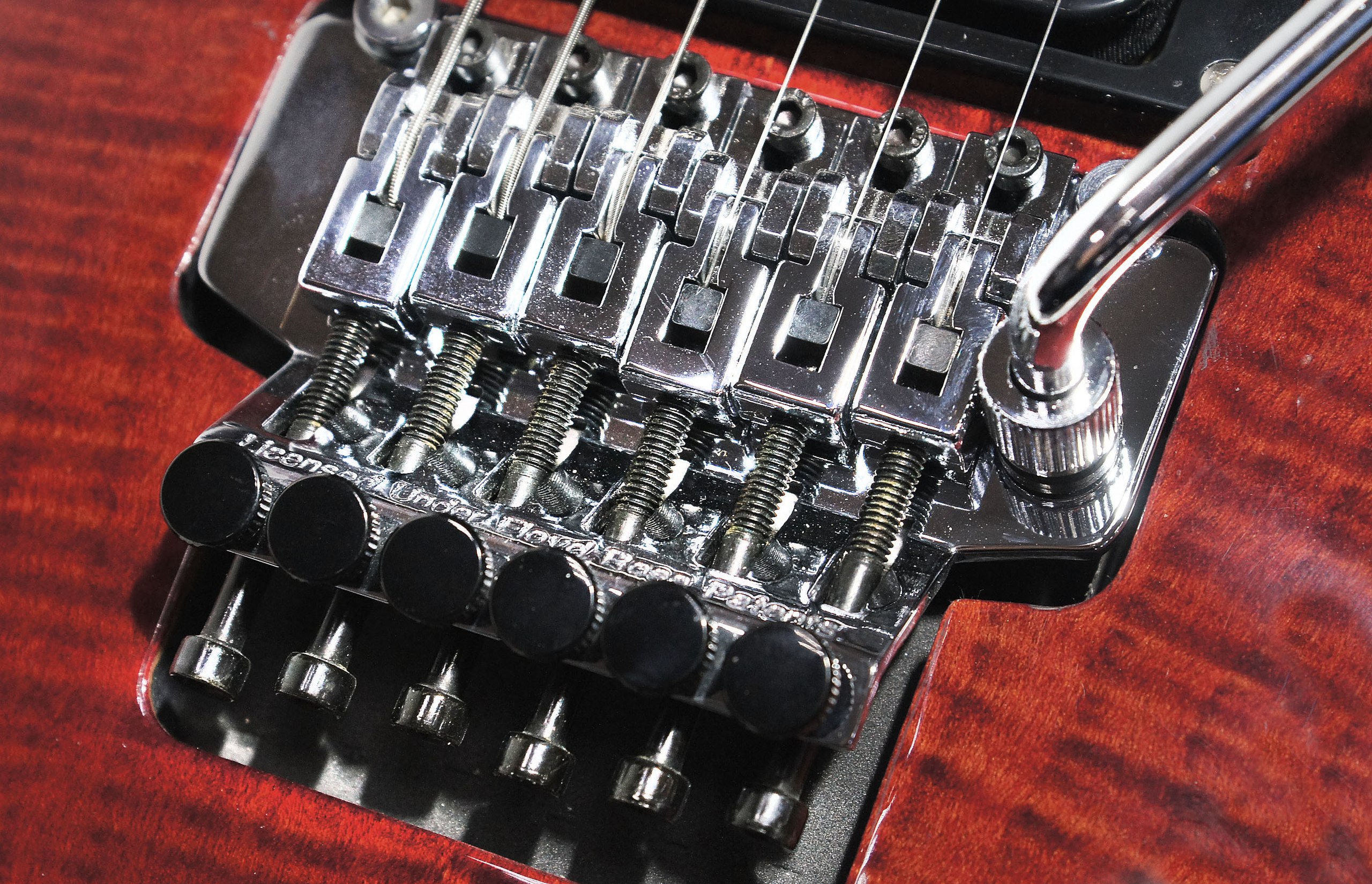 EART EGSL-313 Электрогитара Superstrat, H-S-H, Красный, Волнистый клен Изображение EART EGSL-313 Электрогитара Superstrat, H-S-H, Красный, Волнистый клен