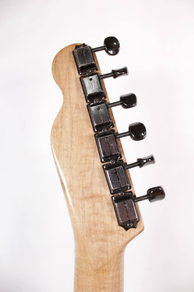 Изображение FENDER TELECASTER Электрогитара Б/У, sn: N4943730, черный, белый пикгард, кленовая накладка