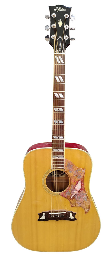 Изображение Aria WD35 Japan Акустическая гитара б/у, s/n 7061, Натуральный, Пикгард с птицей