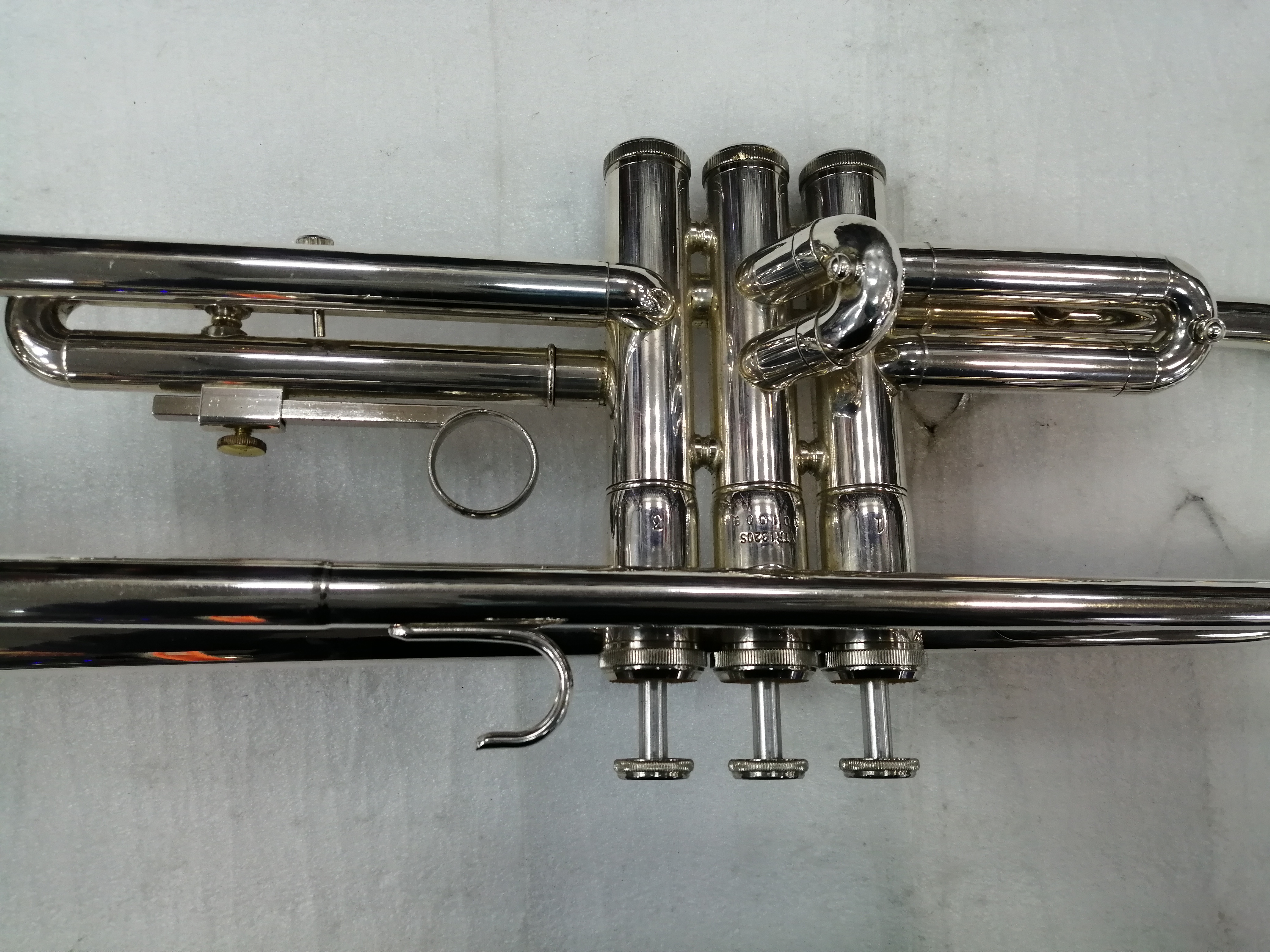 YAMAHA YTR-1320S Труба Б/У, s/n 301009, серебро, + кейс + МУНДШТУК Изображение YAMAHA YTR-1320S Труба Б/У, s/n 301009, серебро, + кейс + МУНДШТУК