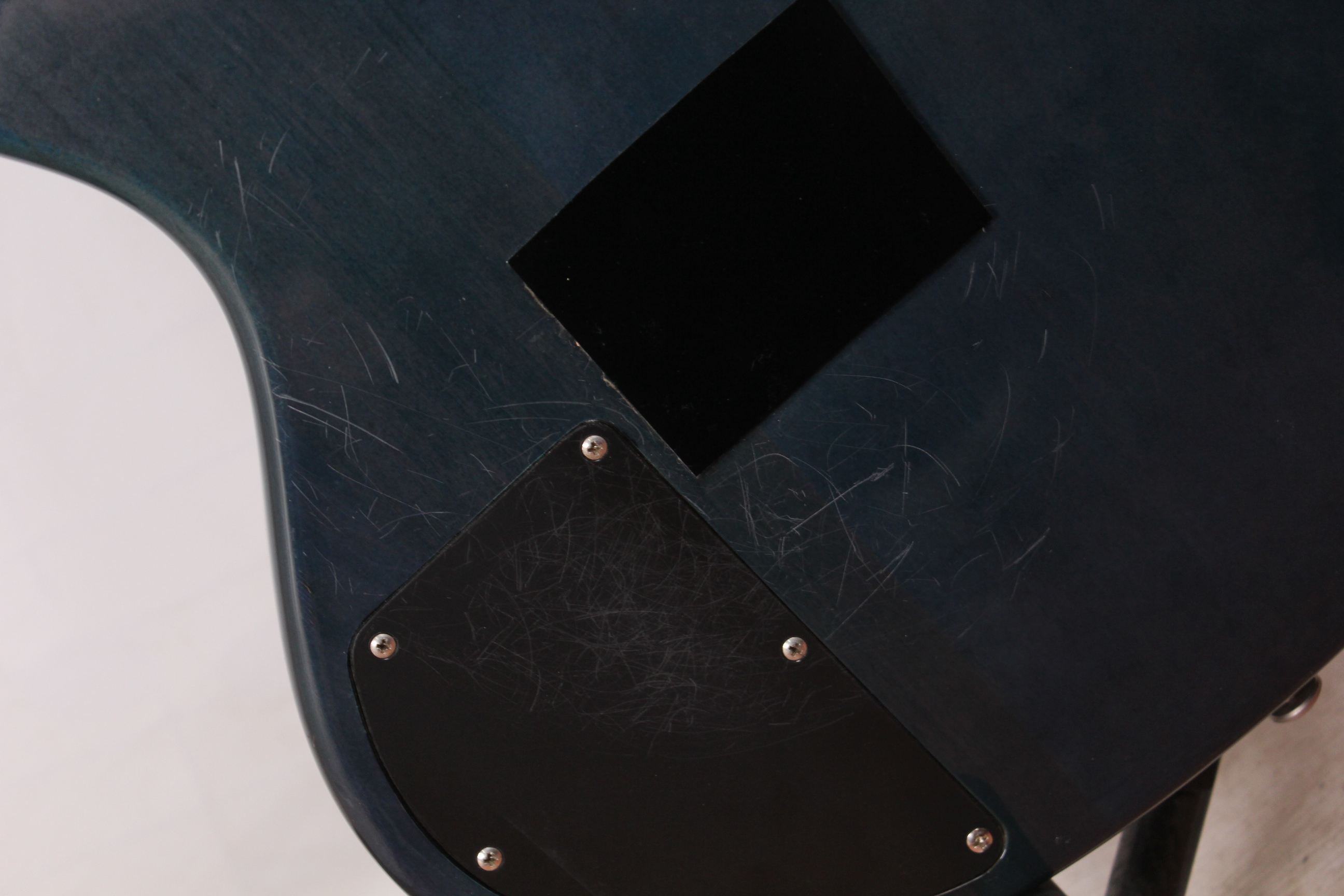 Изображение Ibanez BTB Korea Бас-гитара б/у, s/n W620037, HH, темно-синий, волнистый клен