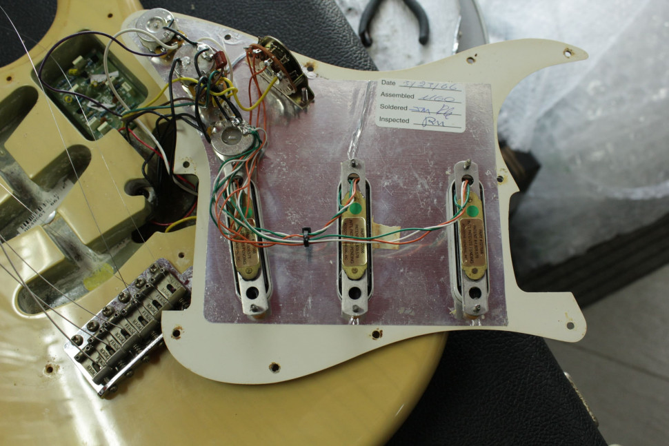 Fender Stratocaster USA Buddy Guy Signature 2006, s/n SZ6000640, SSS, натуральный Изображение Fender Stratocaster USA Buddy Guy Signature 2006, s/n SZ6000640, SSS, натуральный