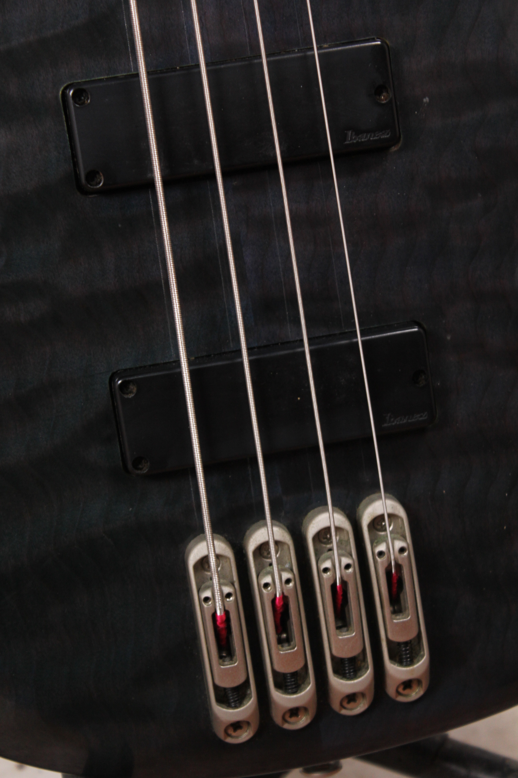 Изображение Ibanez BTB Korea Бас-гитара б/у, s/n W620037, HH, темно-синий, волнистый клен