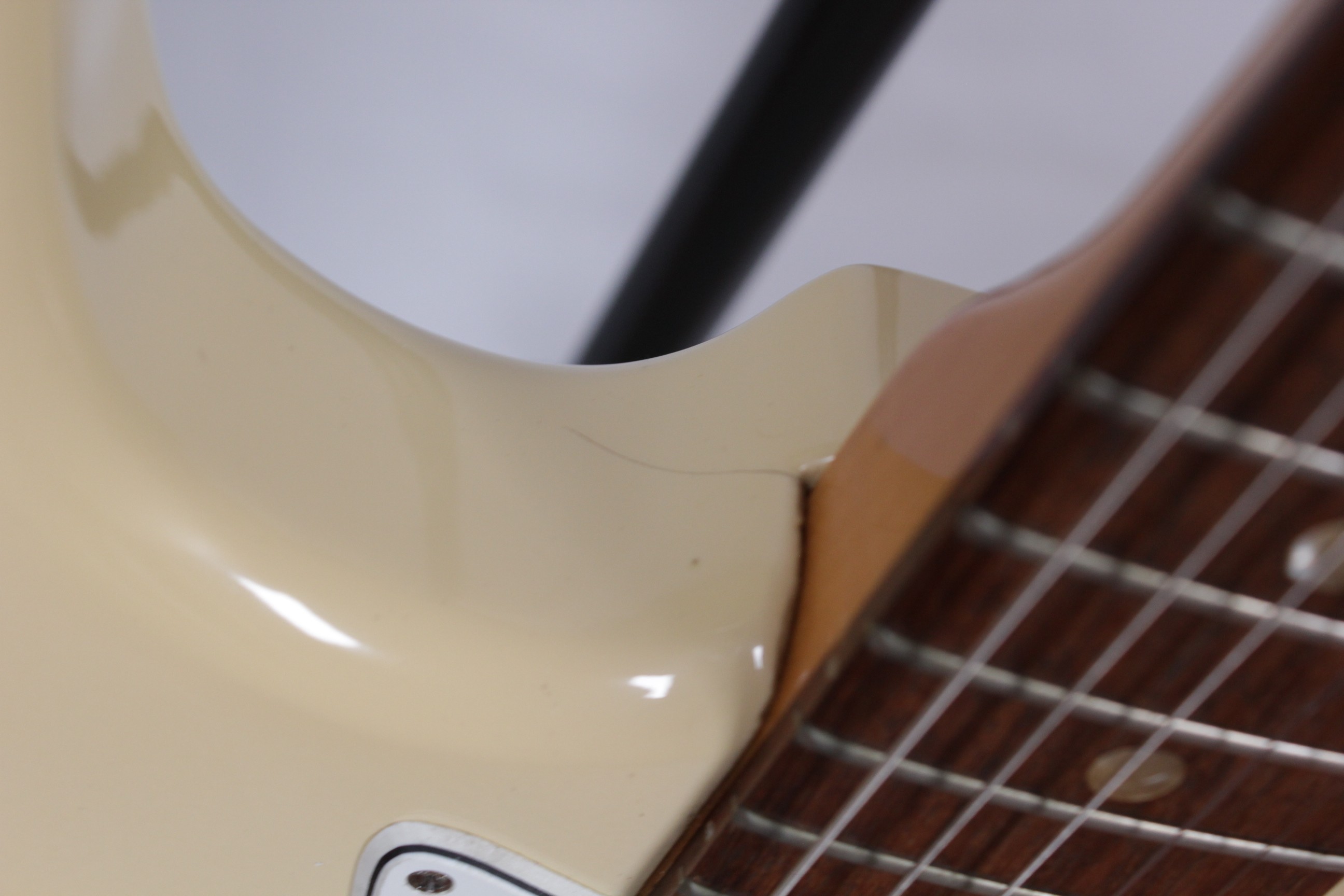 Frigia Custom Body Stratocaster Электрогитара Б/У, бежевый, белый пикгард Изображение Frigia Custom Body Stratocaster Электрогитара Б/У, бежевый, белый пикгард