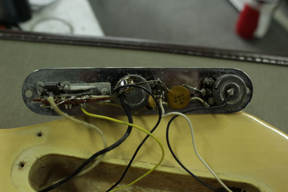 Изображение Fender Telecaster USA 1973 Электрогитара б/у, s/n 409909, SS, Кремовый, белый пикгард + Кейс