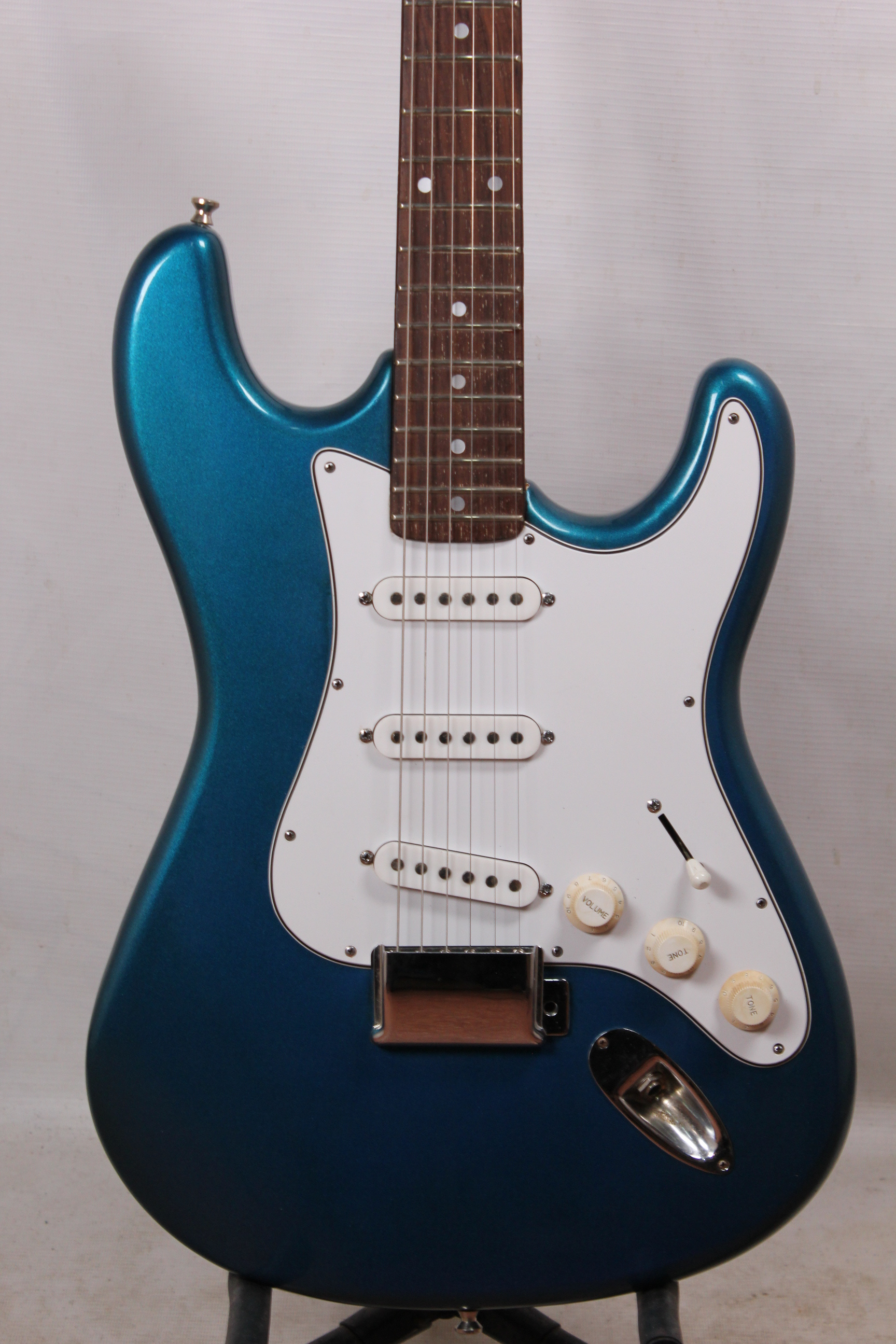 Изображение Heart Man Stratocaster Japan Электрогитара б/у, SSS, голубой, тремоло с крышкой