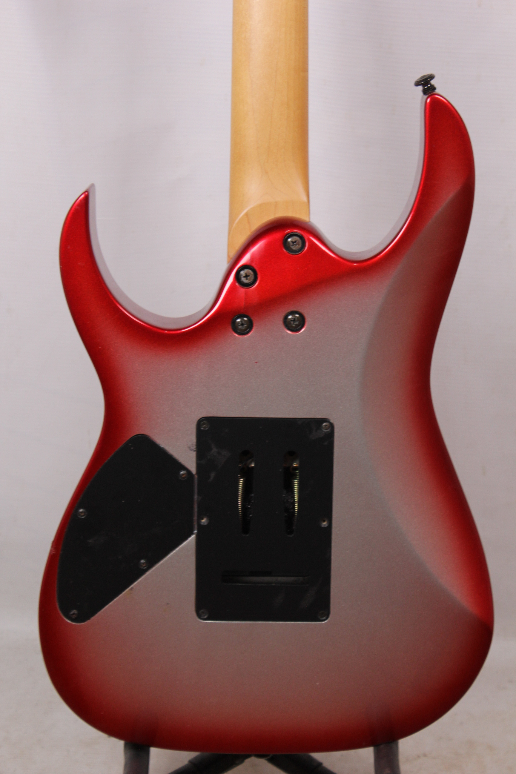 Изображение Ibanez RG Series Korea Superstrat Электрогитара б/у, s/n WY20530, HSH, красно-белый