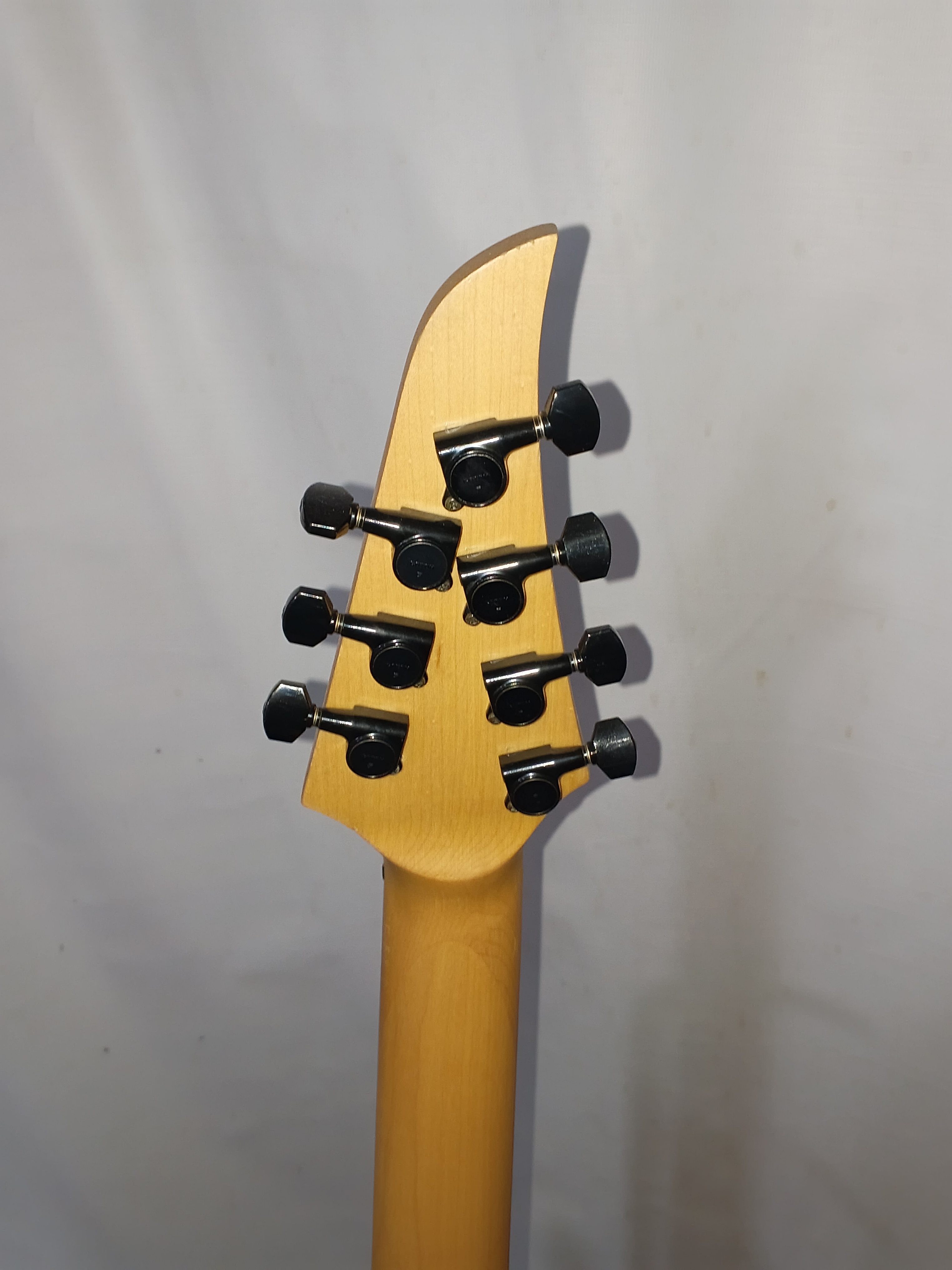 Изображение Carparelli Guitars Dinky 7 Электрогитара б/у, H, черный матовый, черная фурнитура, веерные лады