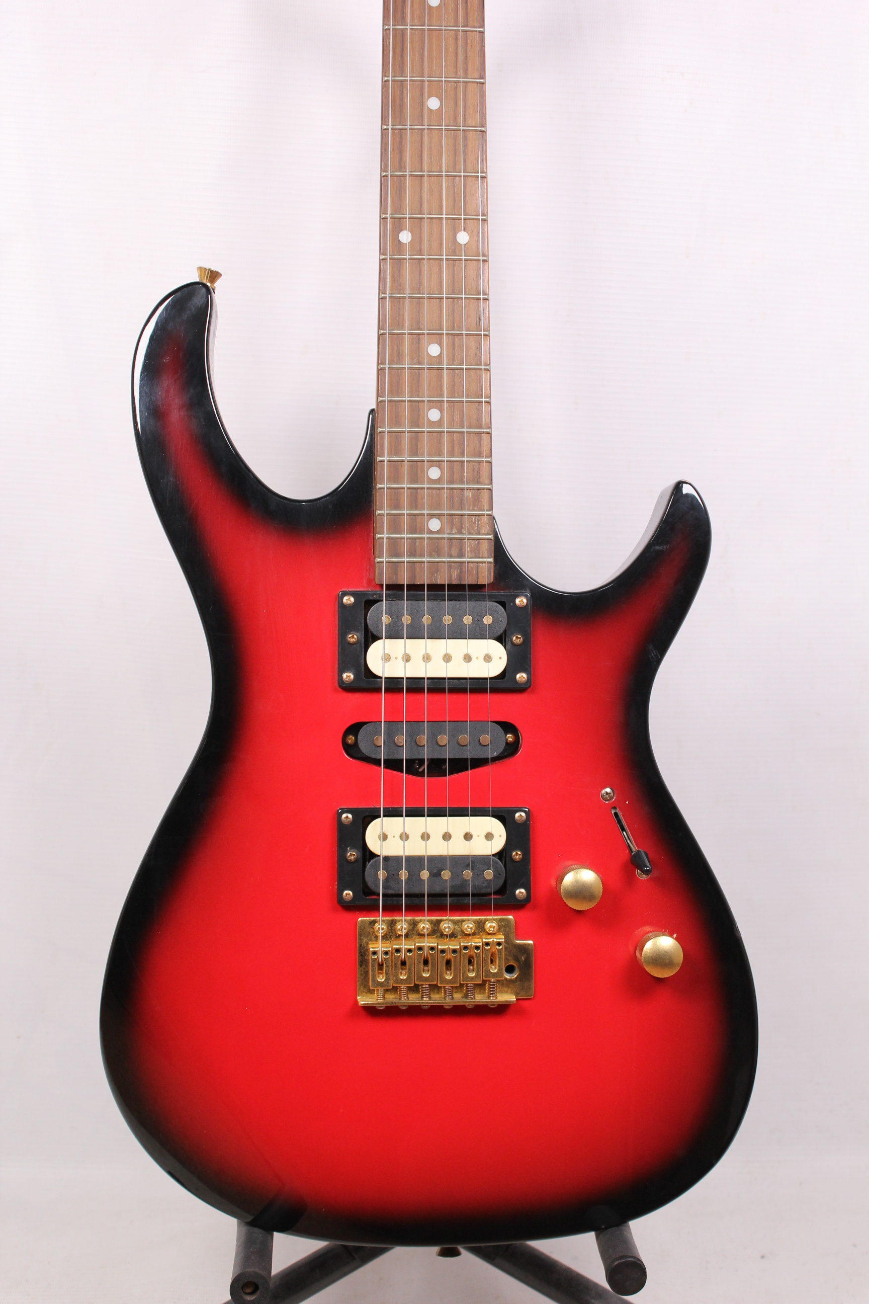 Изображение Anboy Stratocaster Электрогитара б/у, HSH, Красный Sunburst