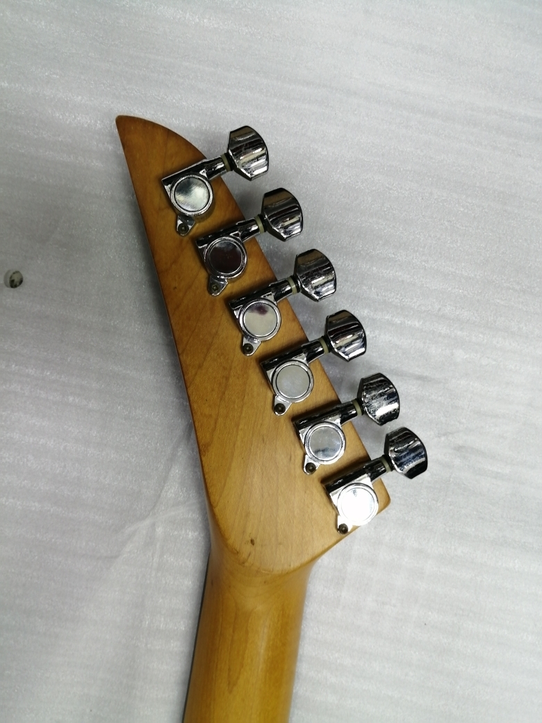 Изображение Mad Axe SSH сделано в Корее санберст 