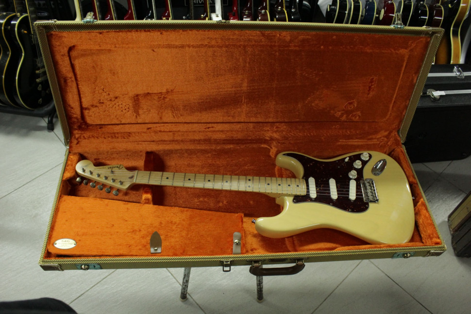Fender Stratocaster USA Buddy Guy Signature 2006, s/n SZ6000640, SSS, натуральный Изображение Fender Stratocaster USA Buddy Guy Signature 2006, s/n SZ6000640, SSS, натуральный