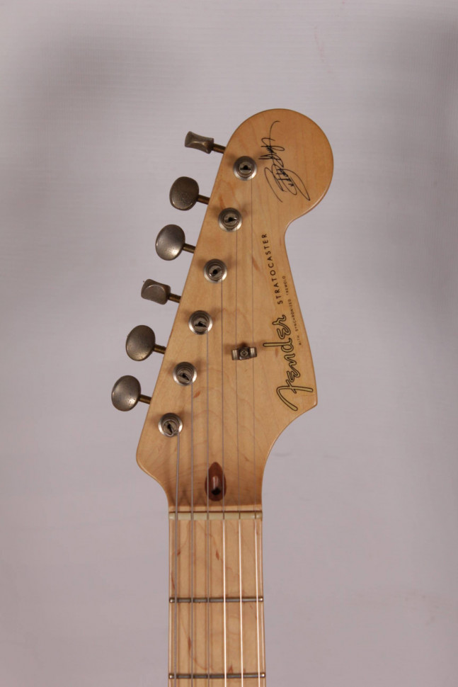 Fender Stratocaster USA Buddy Guy Signature 2006, s/n SZ6000640, SSS, натуральный Изображение Fender Stratocaster USA Buddy Guy Signature 2006, s/n SZ6000640, SSS, натуральный