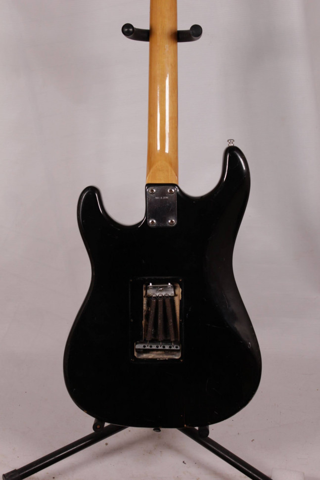 Изображение Gallan Stratocaster Электрогитара Б/У, черный, белый пикгард, SSS, сделан в Японии