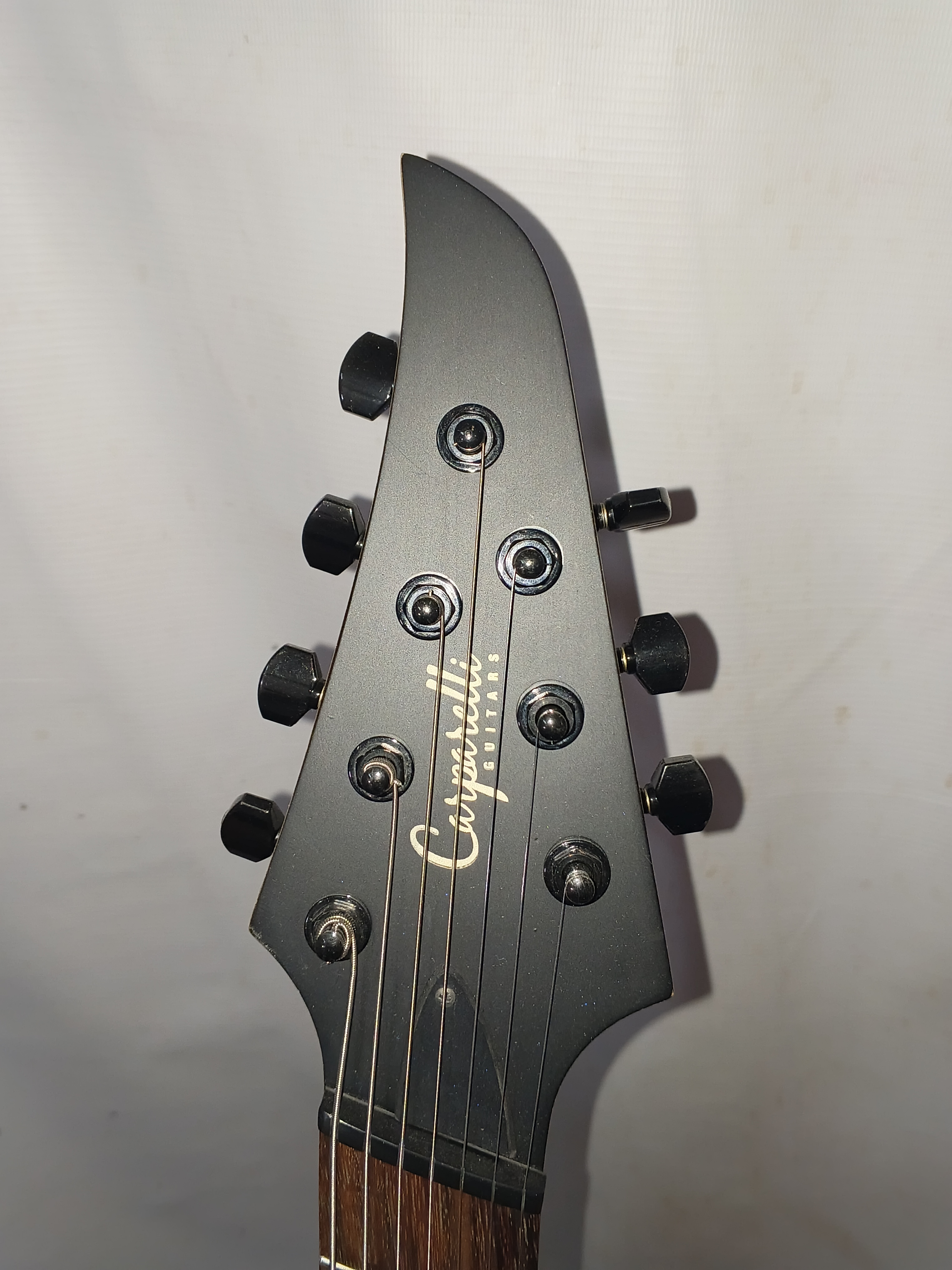 Изображение Carparelli Guitars Dinky 7 Электрогитара б/у, H, черный матовый, черная фурнитура, веерные лады