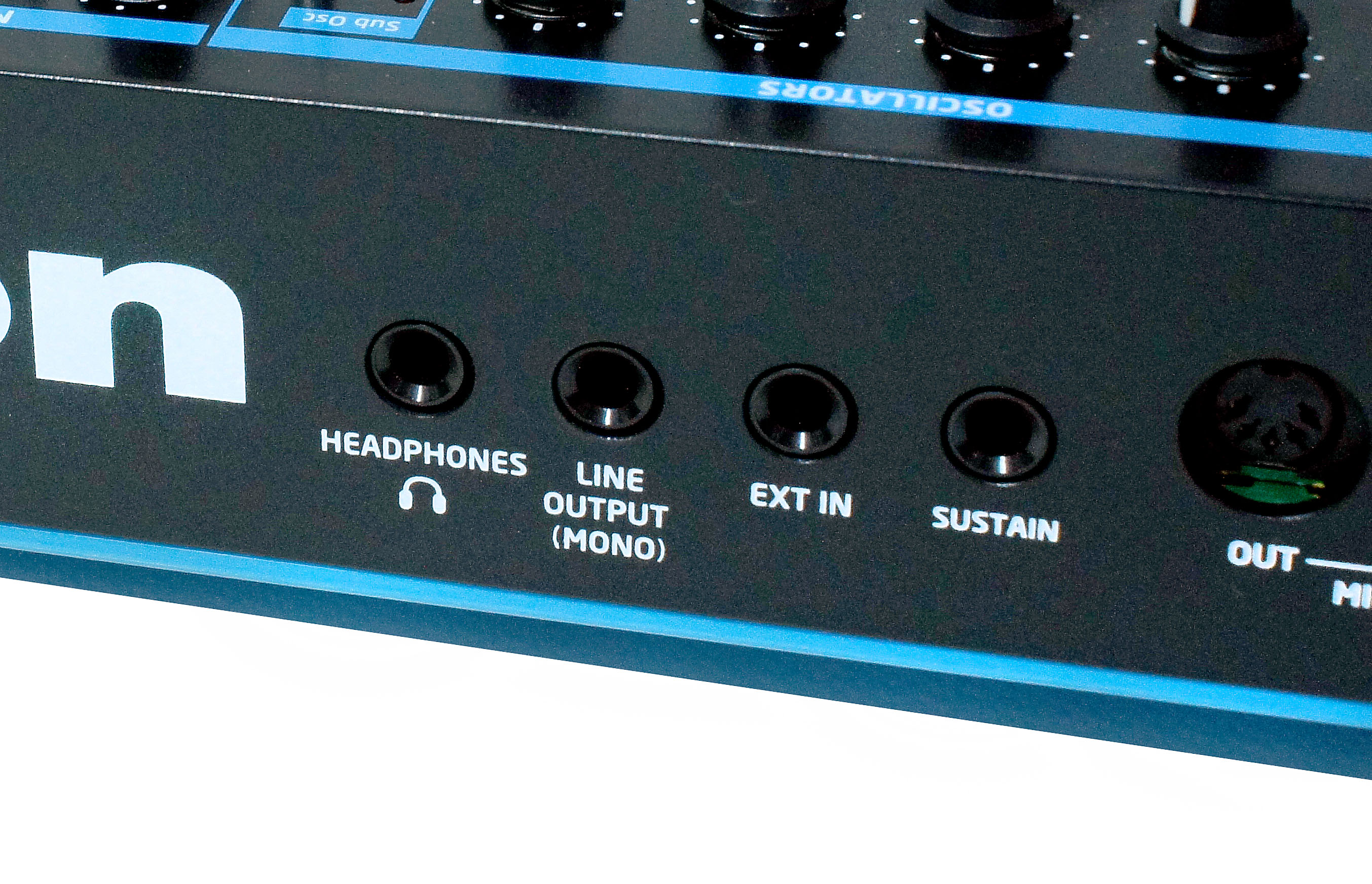 Изображение NOVATION BASS STATION II Синтезатор Б/У