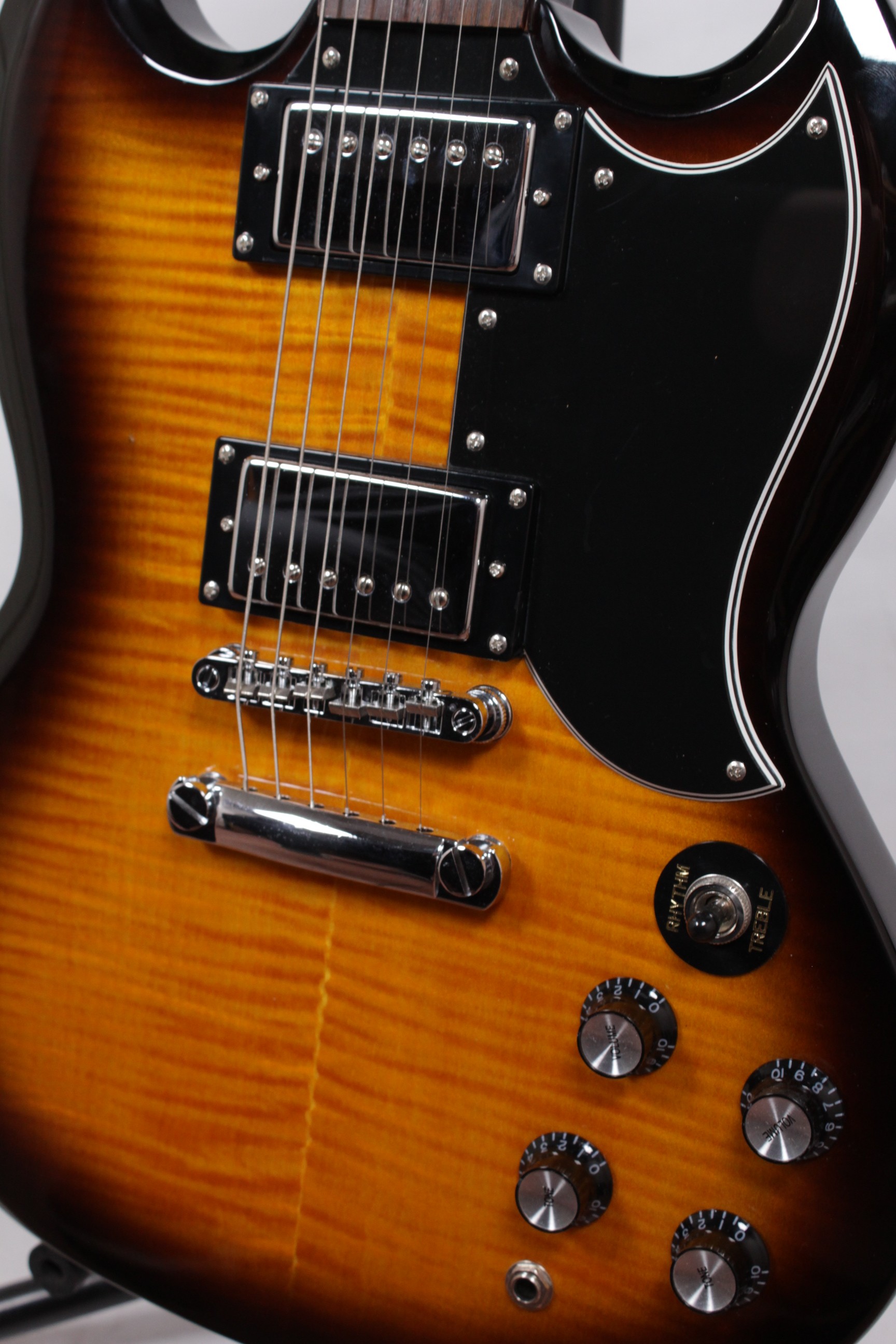 EPIPHONE SG Standard Электрогитара Б/У, sn: U05101571, санберст, волнистый клен Изображение EPIPHONE SG Standard Электрогитара Б/У, sn: U05101571, санберст, волнистый клен
